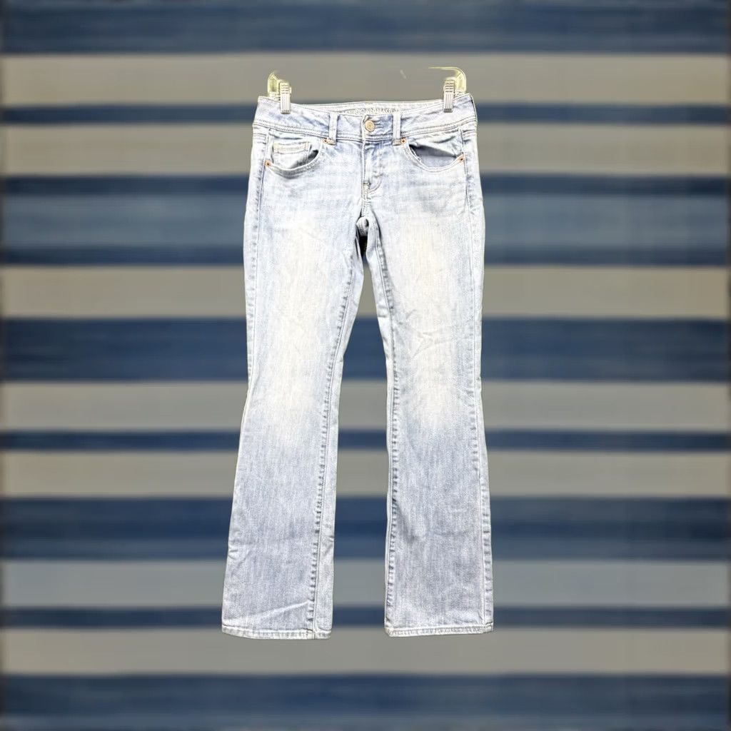 American Eagle Outfitters American Eagle Outfitters Kick Boot Jeans Womens 4 Short Light Wash Denim Stretch Flat Front Blue 90s Retro Casual Boys? Size 27" / US 4 / IT 40 - 1 Thumbnail