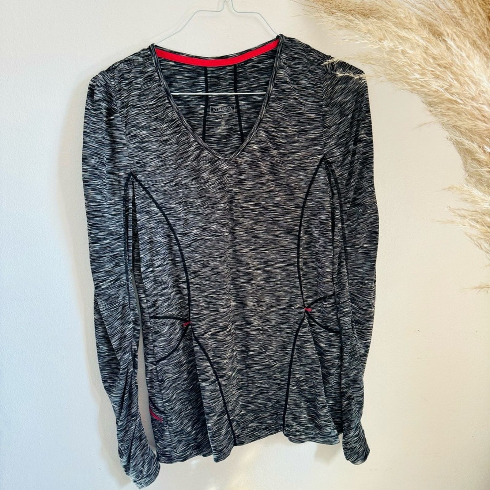 Athleta ATHLETA Black Grey White Long Sleeve VNeck Workout Shirt Top Size S / US 4 / IT 40 - 4 Thumbnail