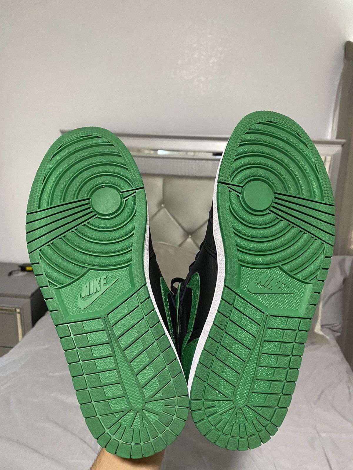Nike Air Jordan 1 Pine green Size US 9.5 / EU 42-43 - 5 Thumbnail