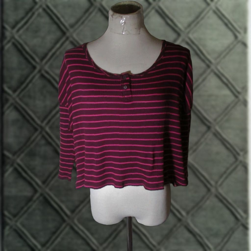 Vintage WE THE FREE Shirt Size M Purple Magenta Cropped Top Size M / US 6-8 / IT 42-44 - 1 Thumbnail