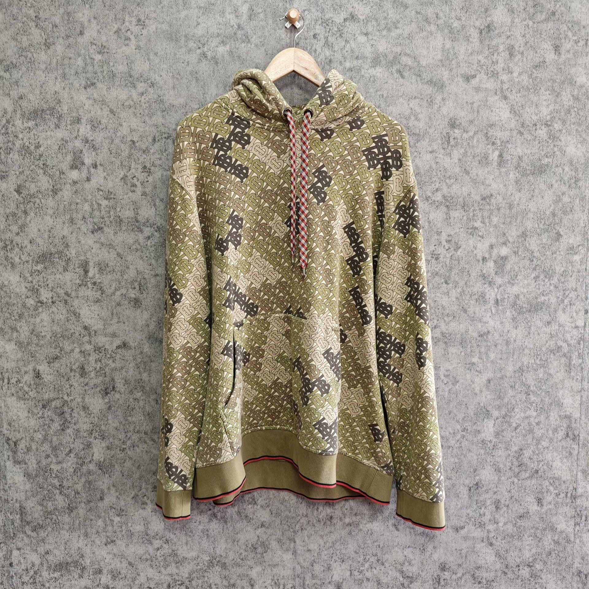 Burberry Burberry Camo Hoodie xxl Men Size US XXL / EU 58 / 5 - 1 Thumbnail