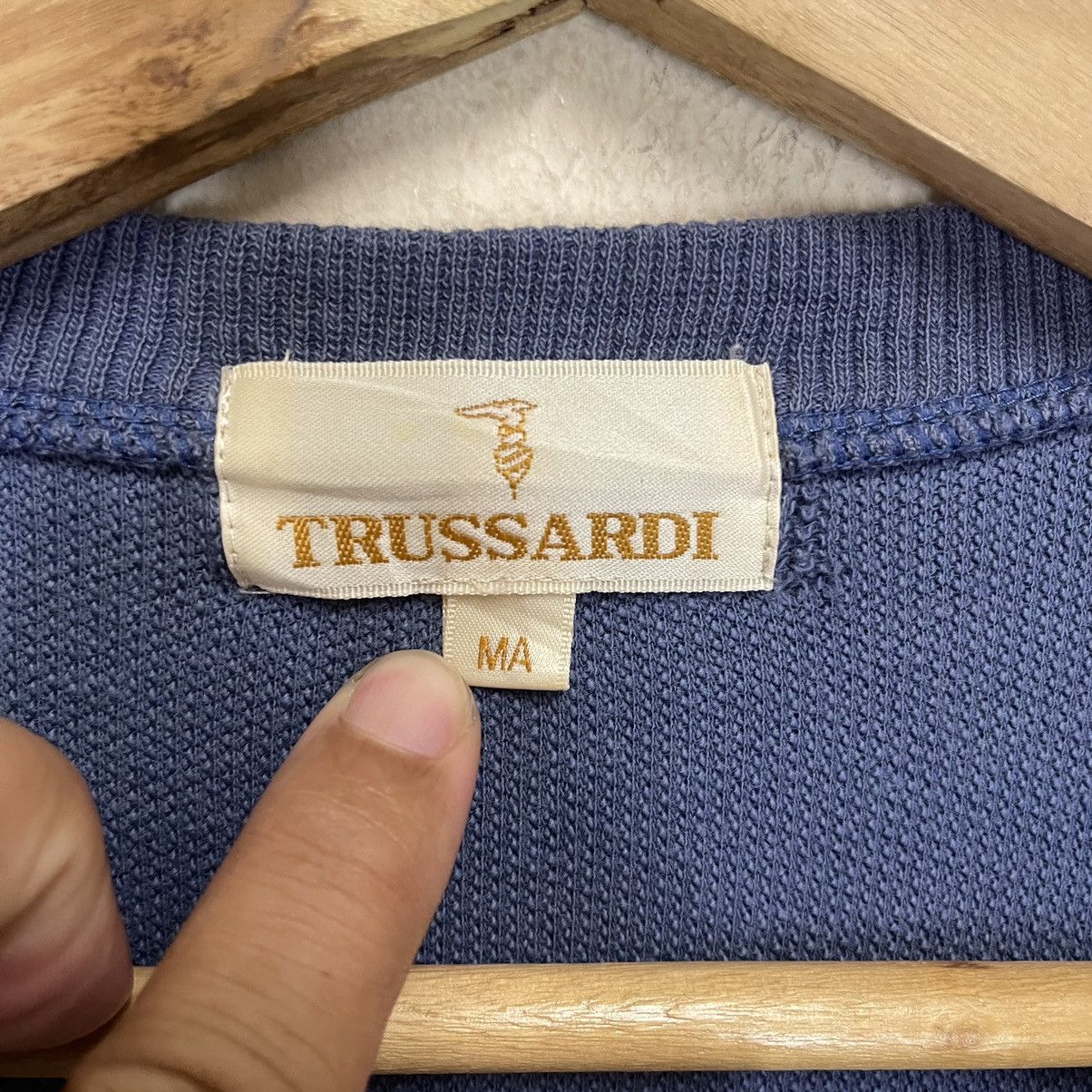 Japanese Brand Vintage 90s Trussardi Small Logo Crewneck Sweatshirt Size M Size US M / EU 48-50 / 2 - 9 Thumbnail