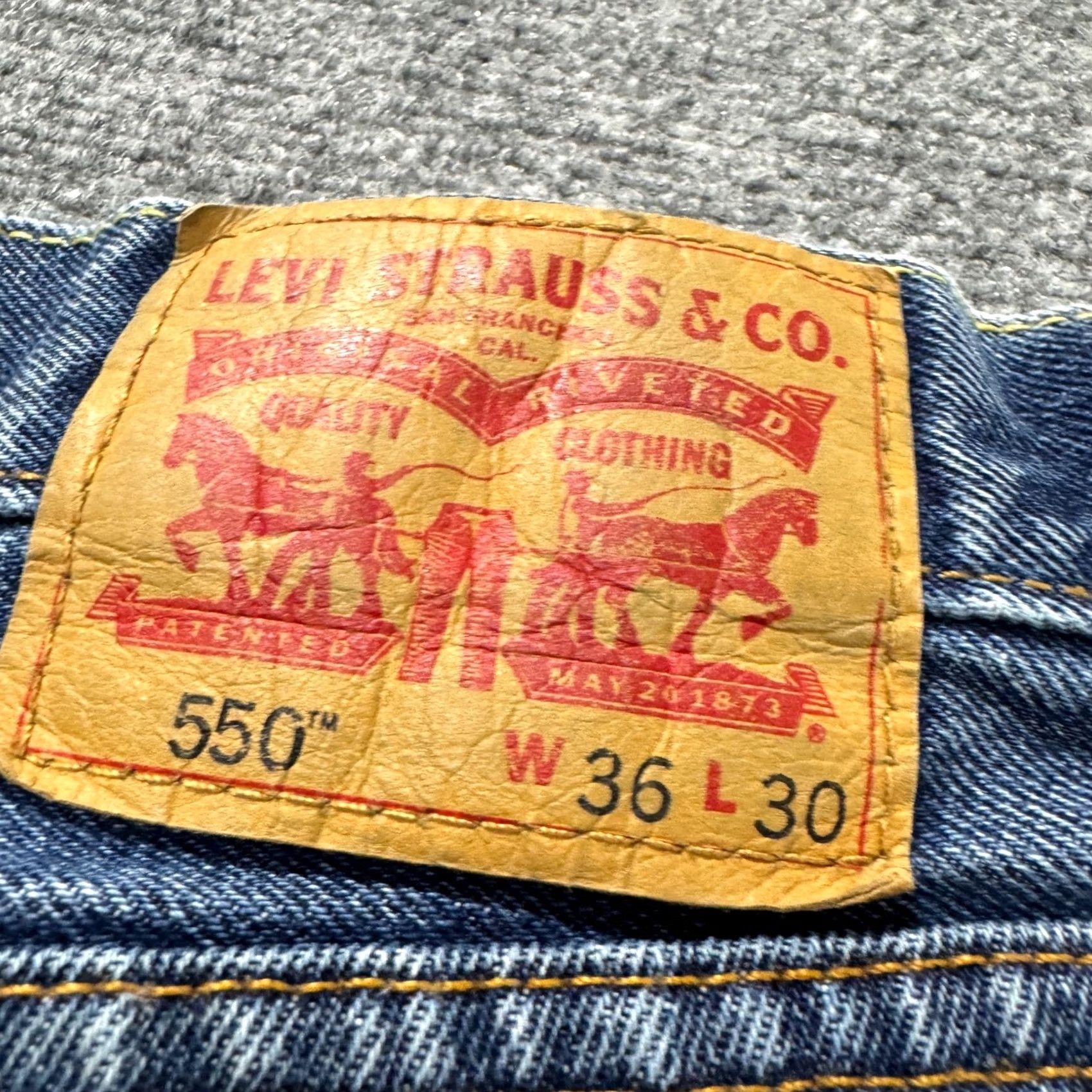 Levi's Levi's Bermuda Jean Shorts Men's 34 100% Cotton Stained Thrashed Blue Regular 550 Distressed Thrashed Fade Flaws Size US 34 / EU 50 - 4 Thumbnail