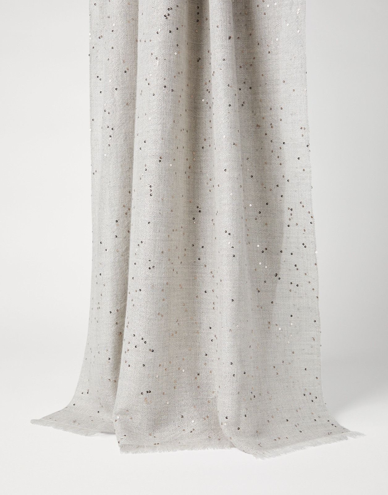 o1la1rc1a0625 Size: OS / Scarf in Ivory