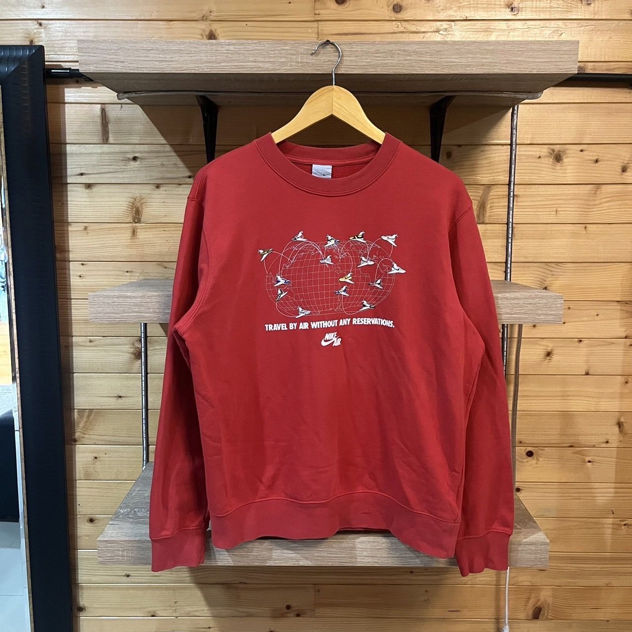 Nike vintage nike travel by air sweatshirt red Size US L / EU 52-54 / 3 - 1 Thumbnail