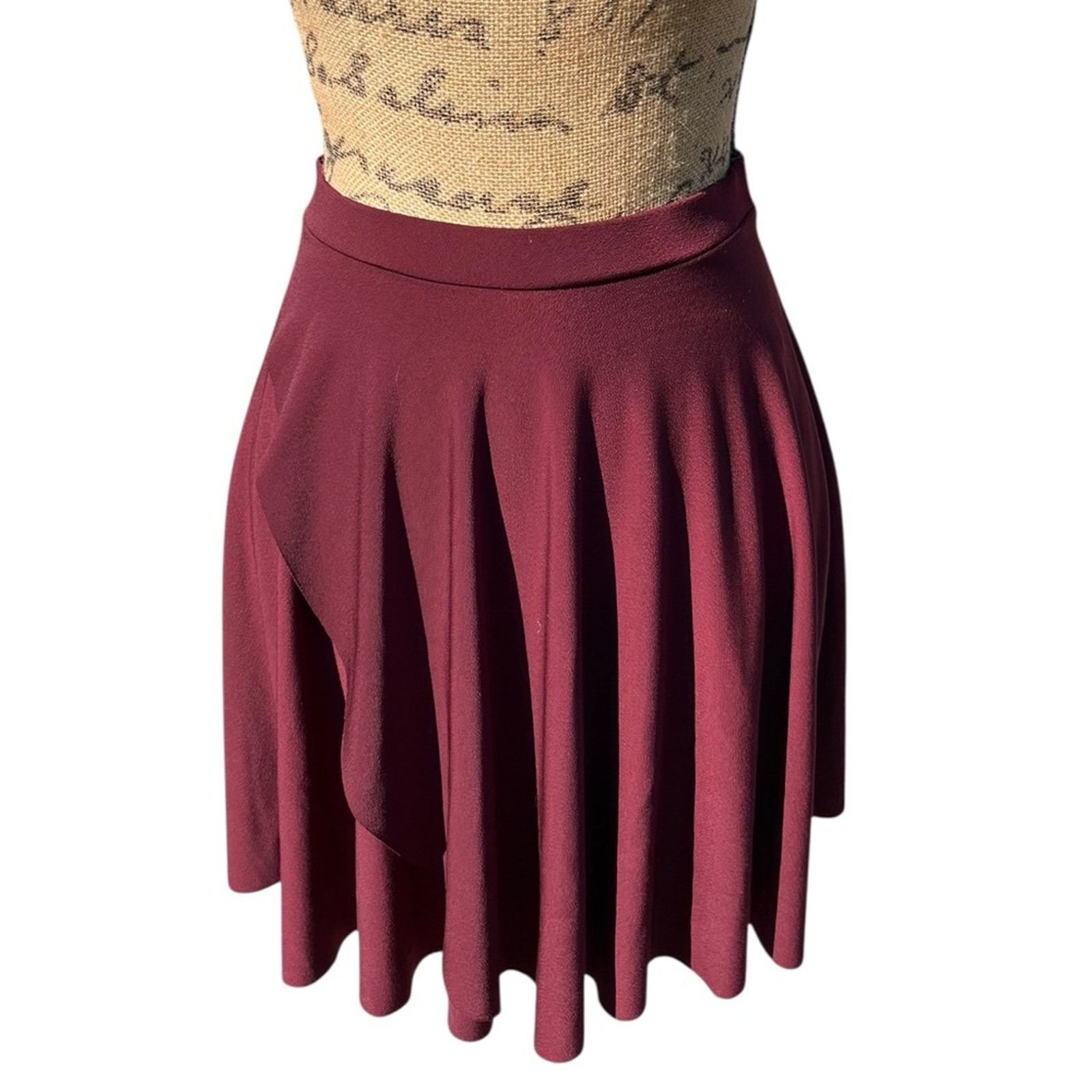 Urban Outfitters Urban Outfitters Kimchi Blue Asymmetrical Burgundy Skirt Size 26" / US 2 / IT 38 - 1 Thumbnail