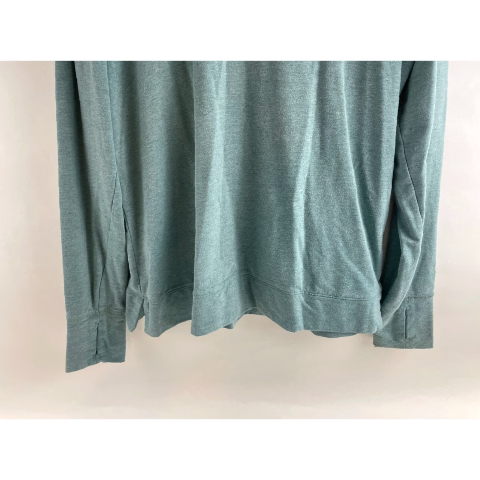 Old Navy Old Navy Active Shirt Women's L Green Long Sleeve Boatneck Go-Dry Thumb Hole Shirt Adults Womens Size L / US 10 / IT 46 - 5 Thumbnail