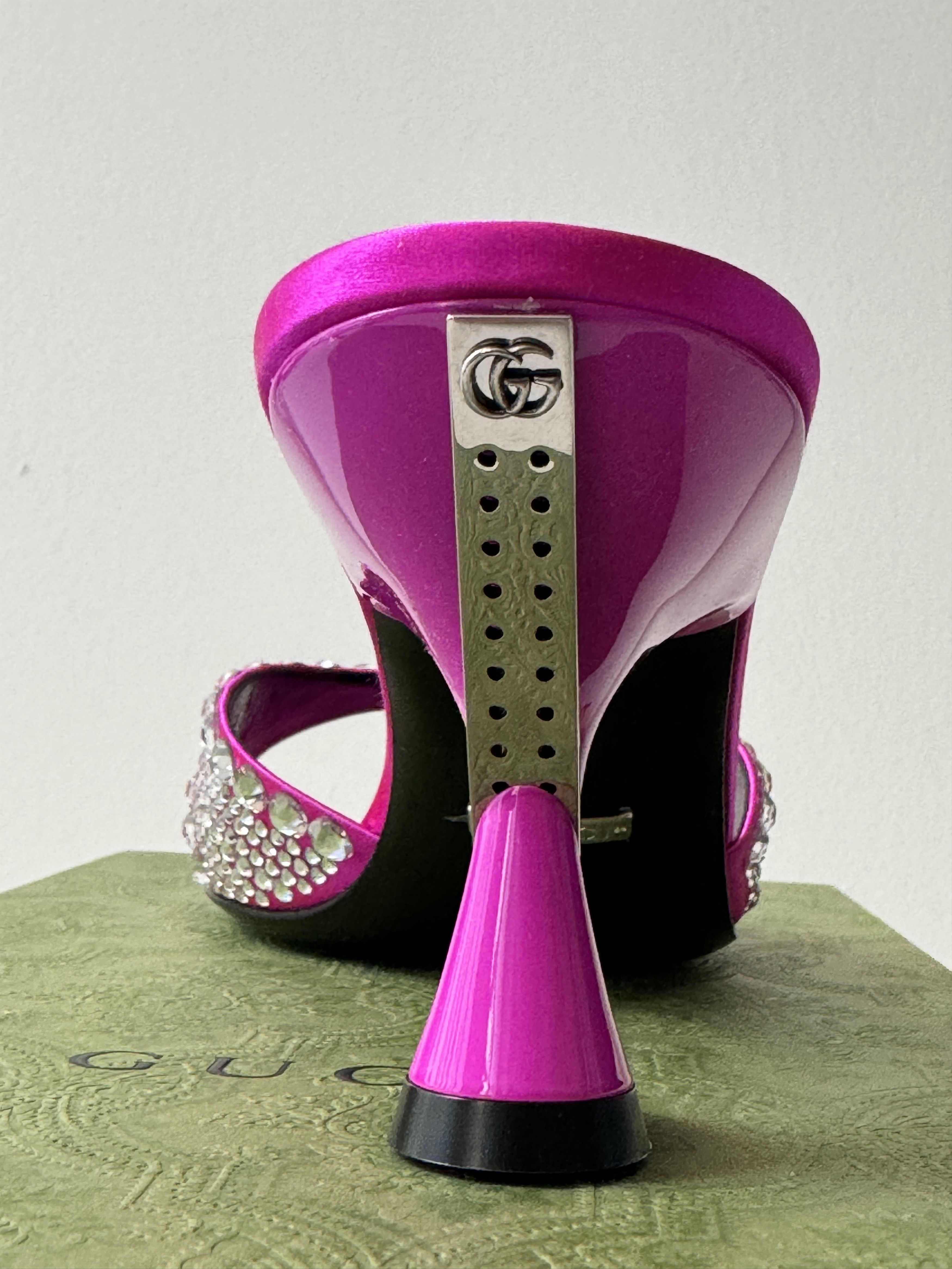 Gucci size 38.5G - Gucci Sandal Crystal Galactica Pink Slide Size US 8.5 / IT 38.5 - 6 Thumbnail