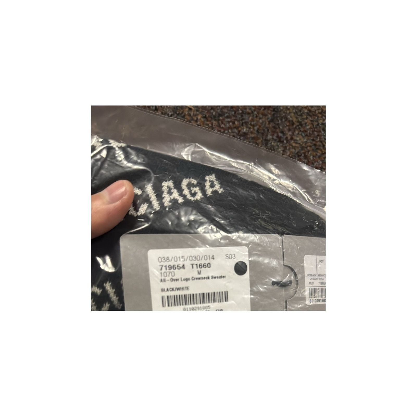 Balenciaga o1rshd1 All Over Logo Sweater in Black Size US M / EU 48-50 / 2 - 14 Thumbnail