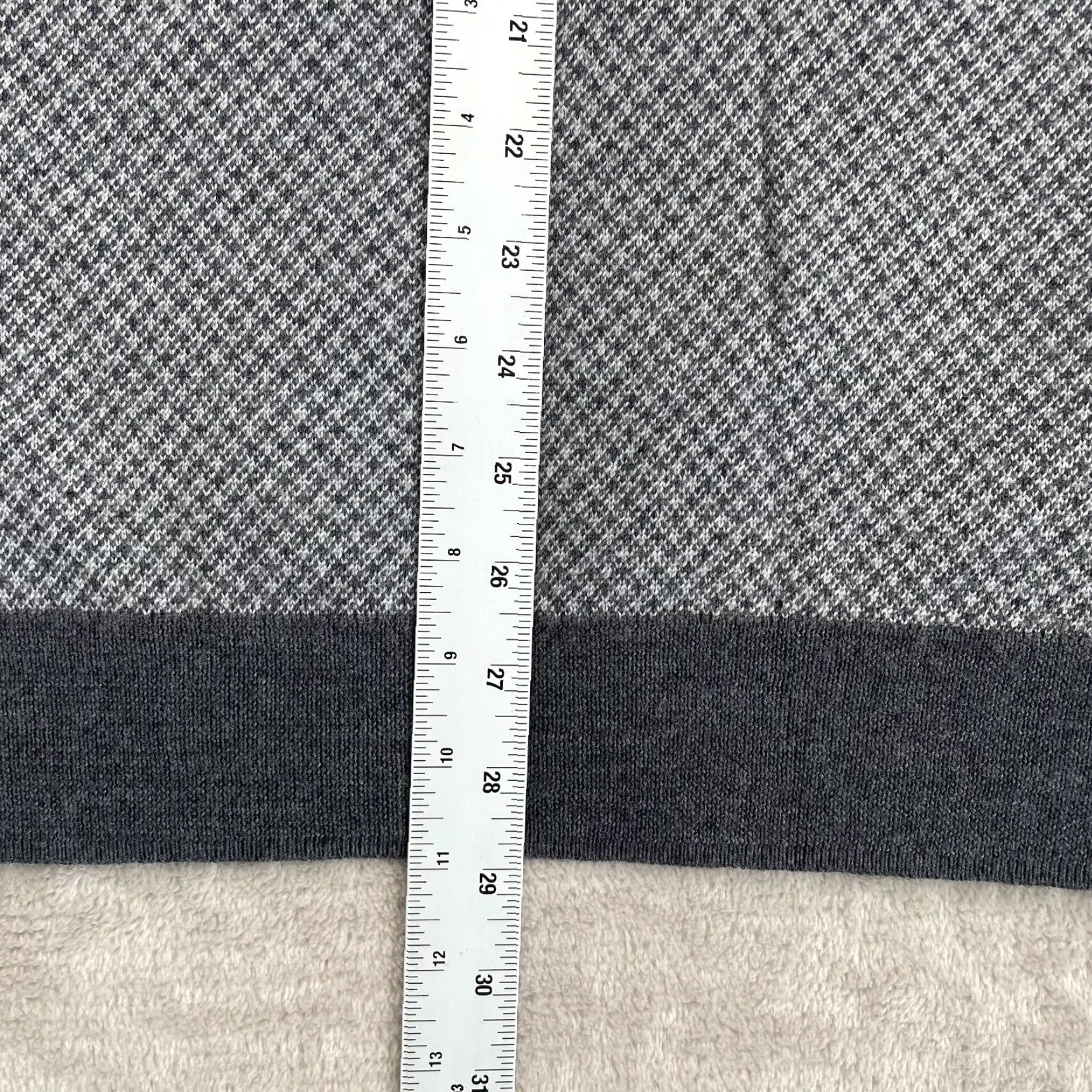 Brooks Brothers Brooks Brothers V Neck Vest Men 2XL Grey Extra Fine Merino Wool Houndstooth NWOT Vest Wool Merino Wool 2XL Gray Brooks Brothers Mens Vintage No Size US XXL / EU 58 / 5 - 6 Thumbnail