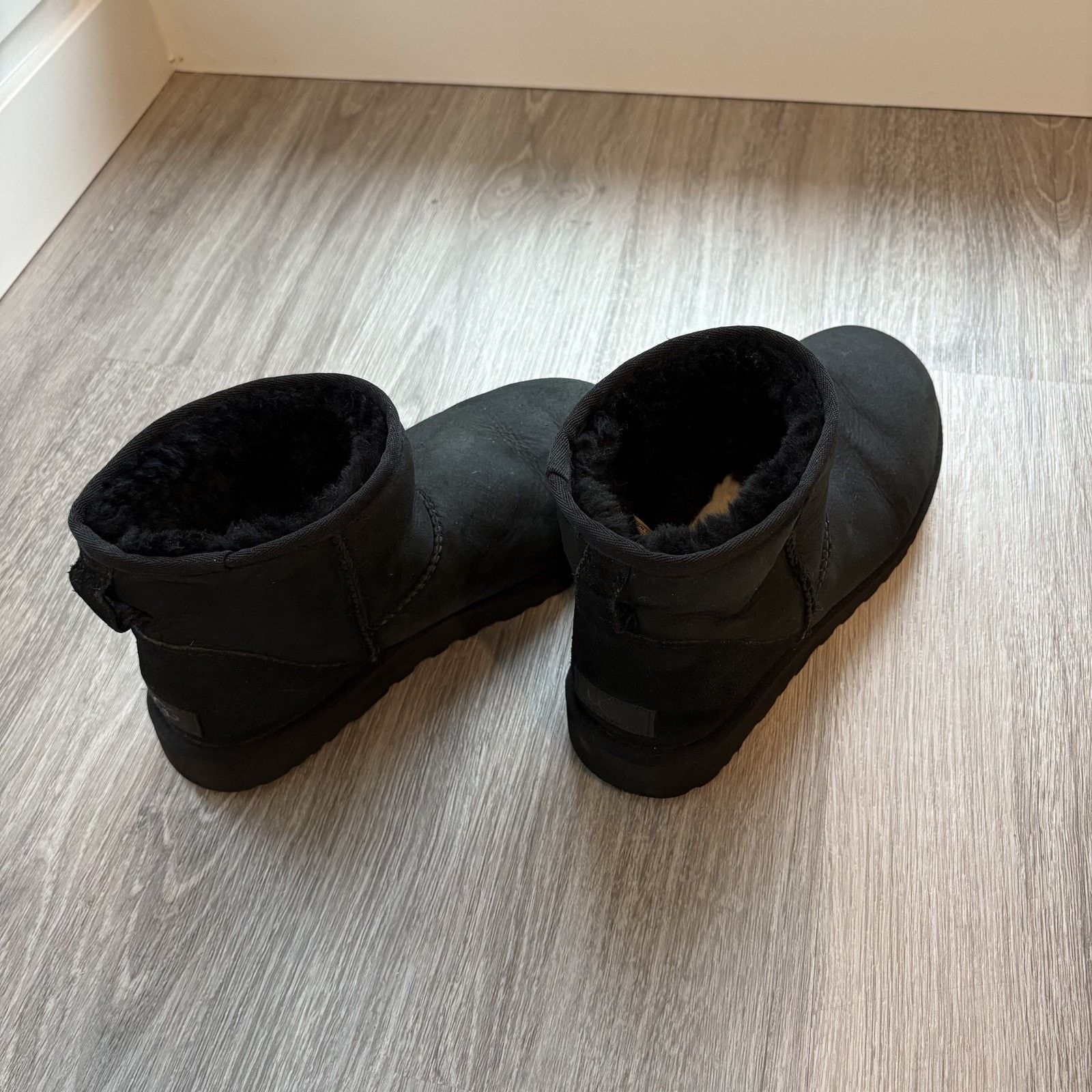 Ugg UGG Women’s Classic Mini II Boot Black Suede Cozy Size 9 Size US 9 / IT 39 - 7 Thumbnail