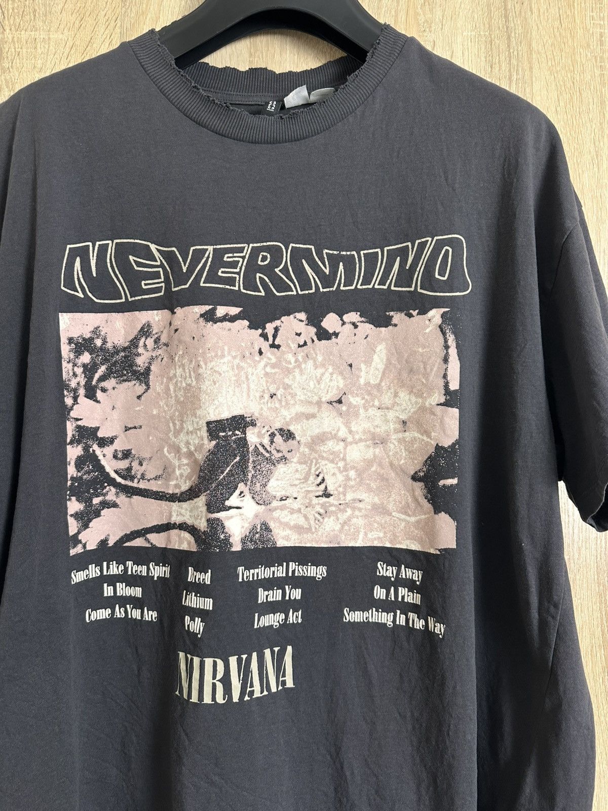 Band Tees 🔥 Nirvana Nevermind H&M Band Rock Tour T Shirt Oversize Size US L / EU 52-54 / 3 - 3 Thumbnail