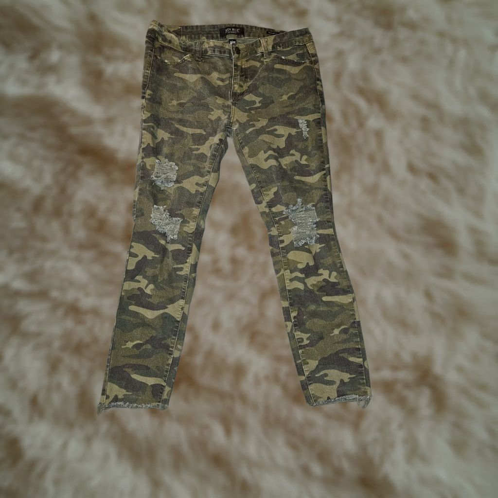 Vintage Judy Blue Skinny Fit Ankle Camo Jeans Women's 13/31 Mid Rise Distressed Frayed Camouflage Denim Pants Flannel? Size 34" / US 12 / IT 48 - 1 Thumbnail