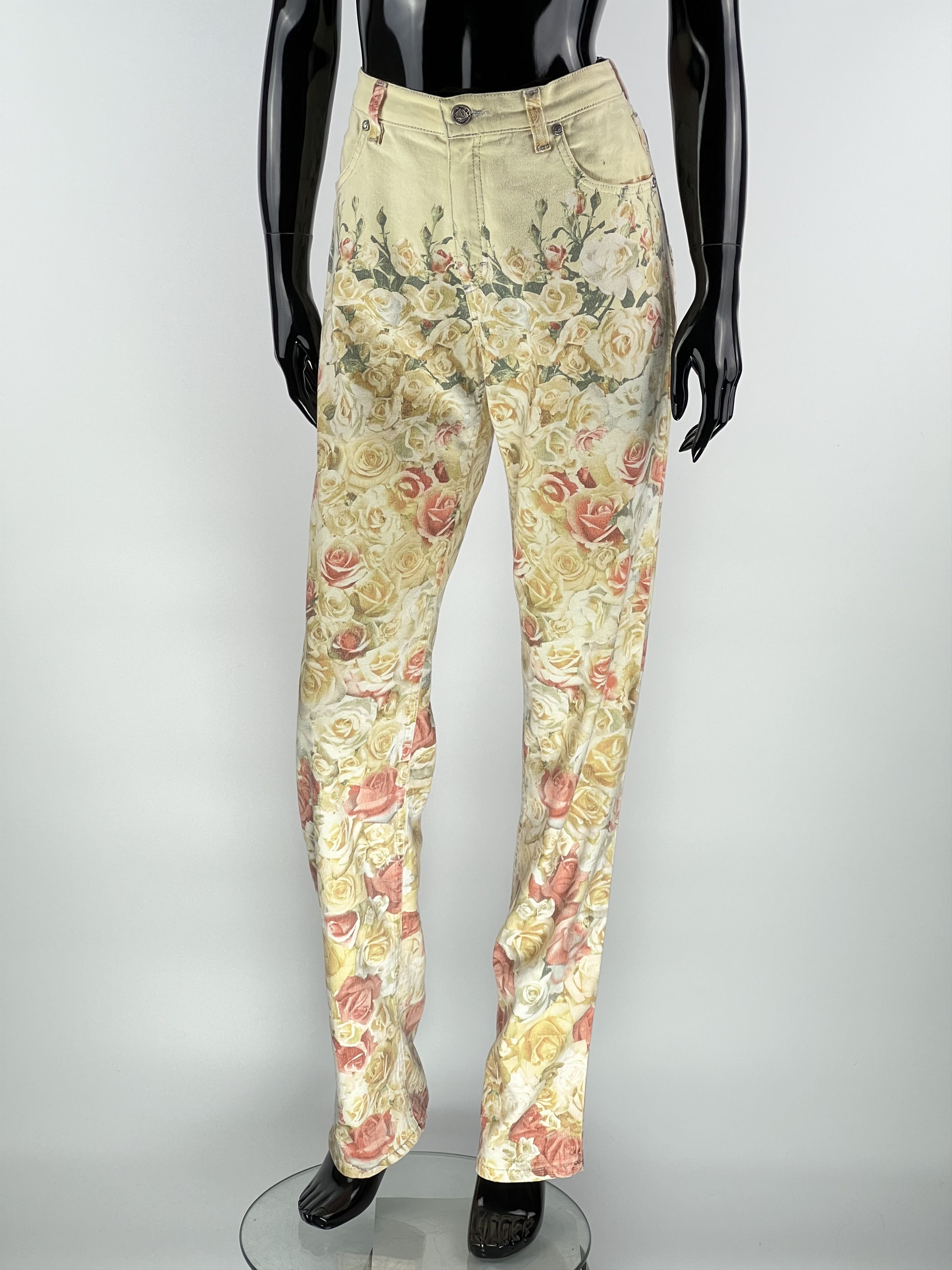 Roberto Cavalli Rare Vintage Roberto Cavalli Roses Full Print Jeans Size M Size 30" / US 8 / IT 44 - 1 Thumbnail