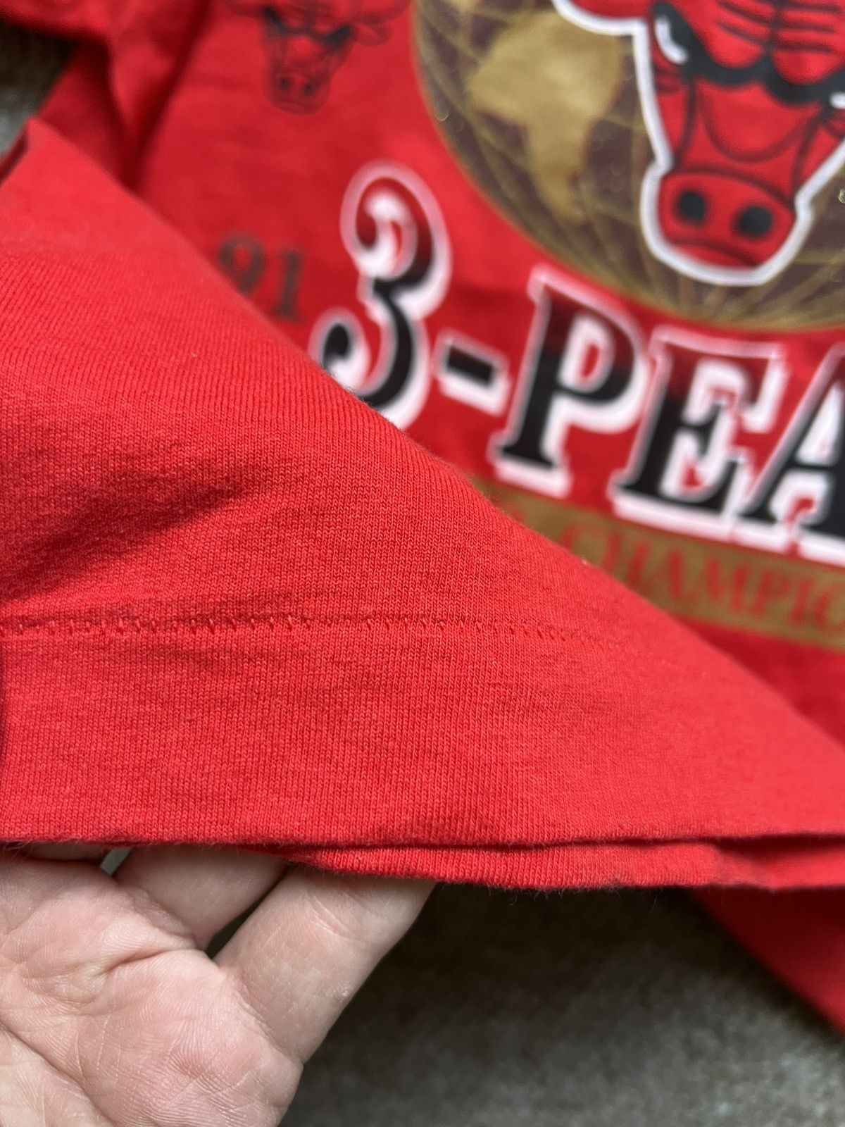 Fruit Of The Loom × Vintage 90s Chicago Bulls 3peat T-shirt on fruit the loom tag Size US XL / EU 56 / 4 - 5 Thumbnail
