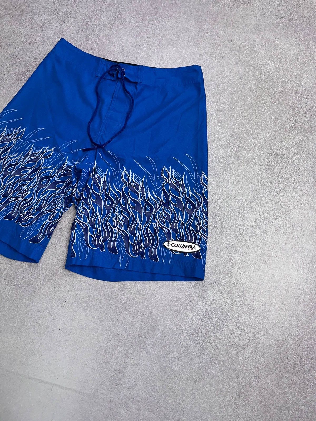 Columbia Vintage Columbia Tribal Y2K Flame Shorts L Size US 34 / EU 50 - 3 Thumbnail