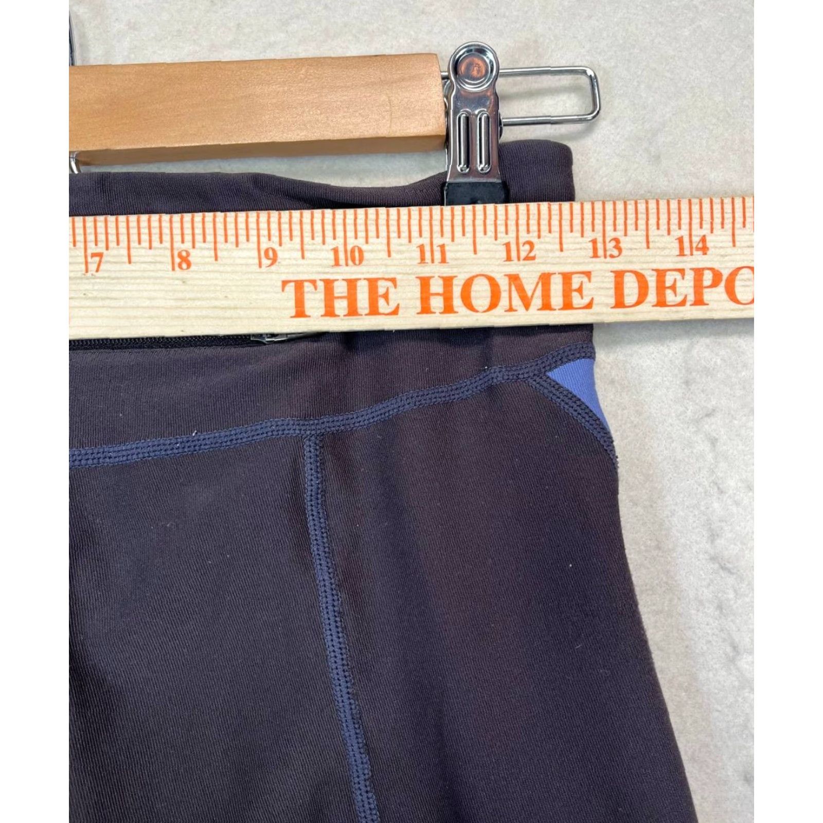 Nike Nike Fit Dry Pants Capri Women Size S Gray Stretch Athletic Style Capri Men's? No — Women. Size 28" / US 6 / IT 42 - 3 Thumbnail