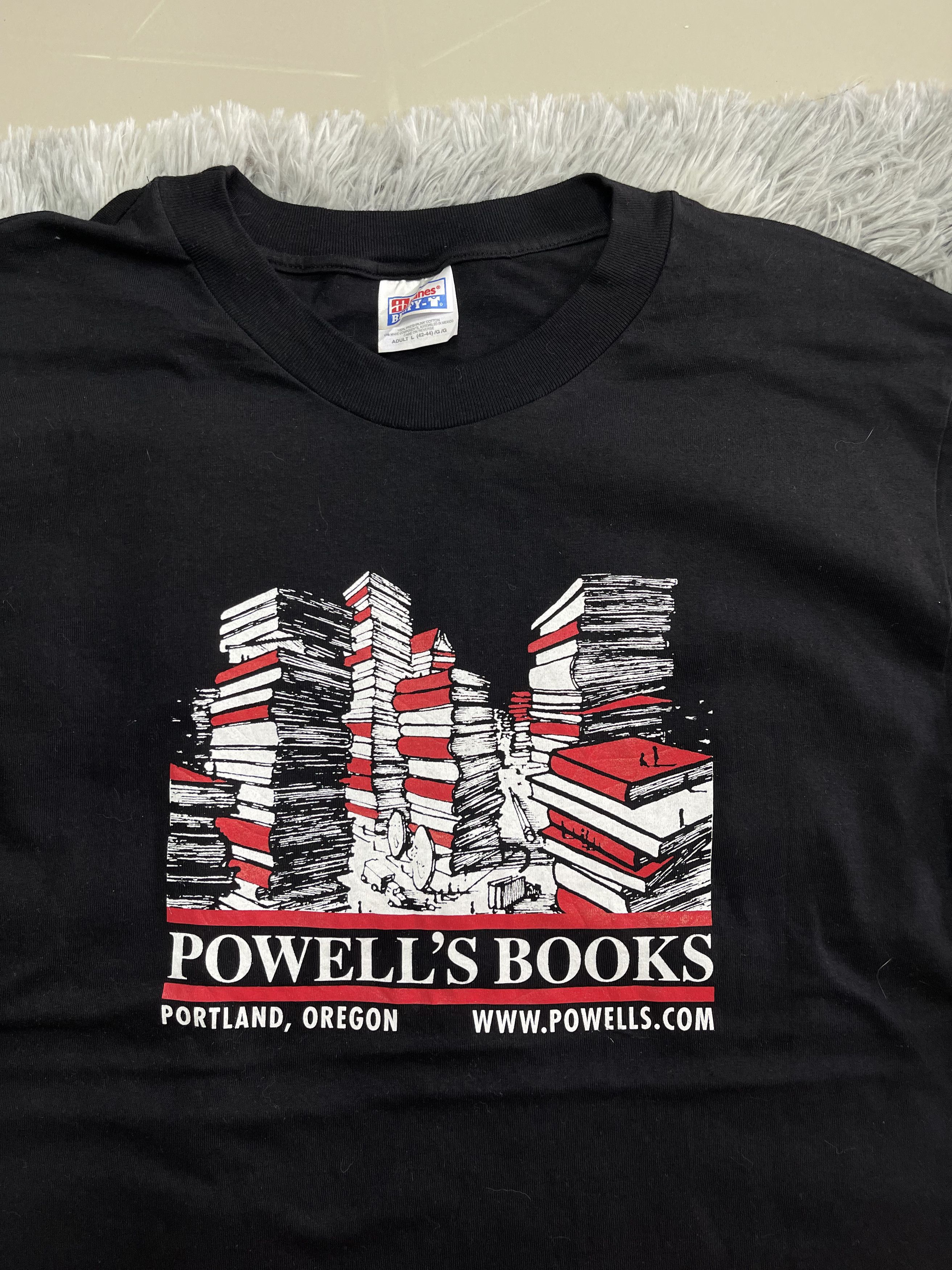 Vintage Vintage Y2K Powell's Books Portland T-Shirt Size US XL / EU 56 / 4 - 1 Thumbnail