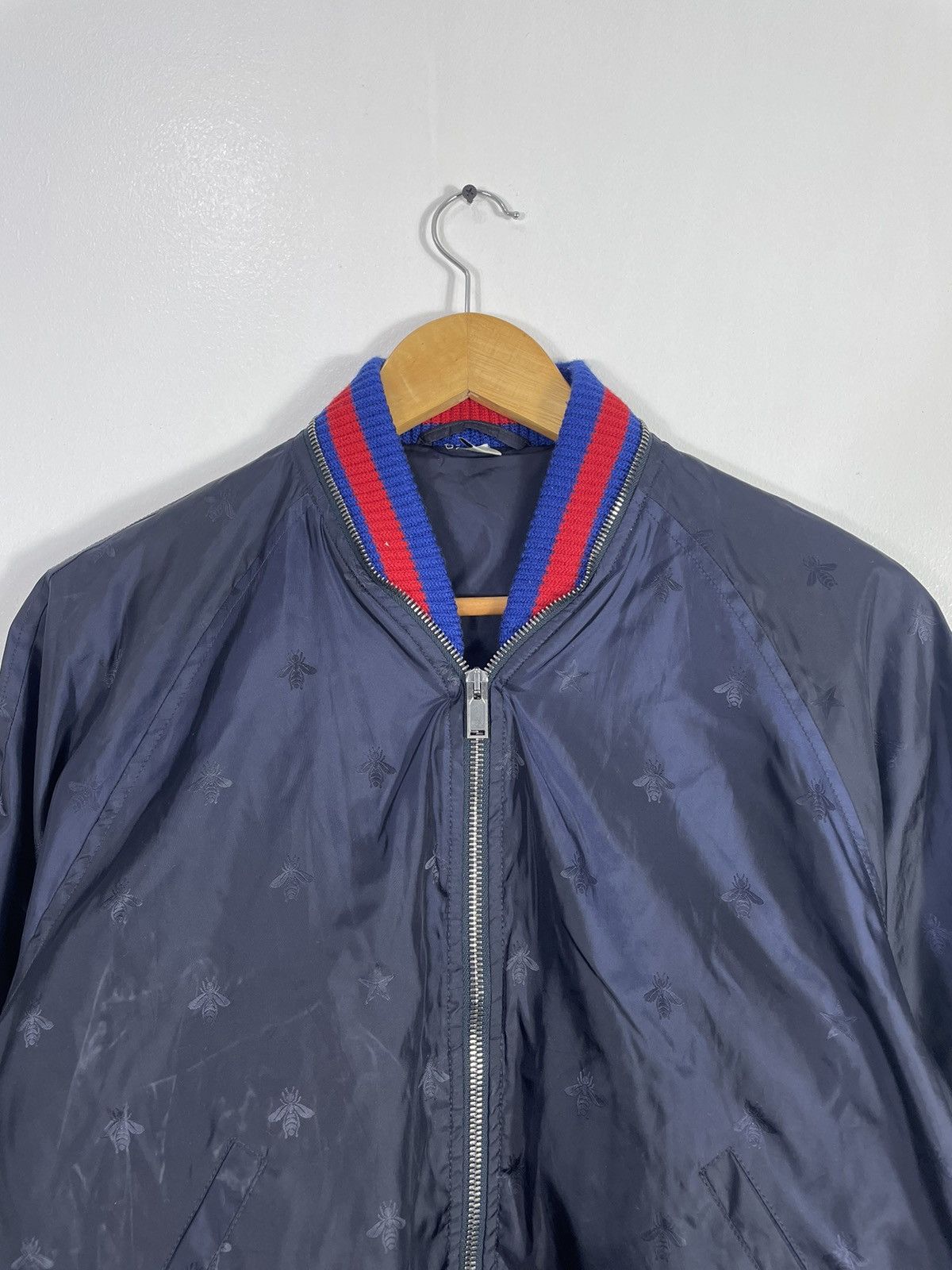 Gucci Gucci bee-patterned shell bomber jacket in navy Size US S / EU 44-46 / 1 - 4 Thumbnail