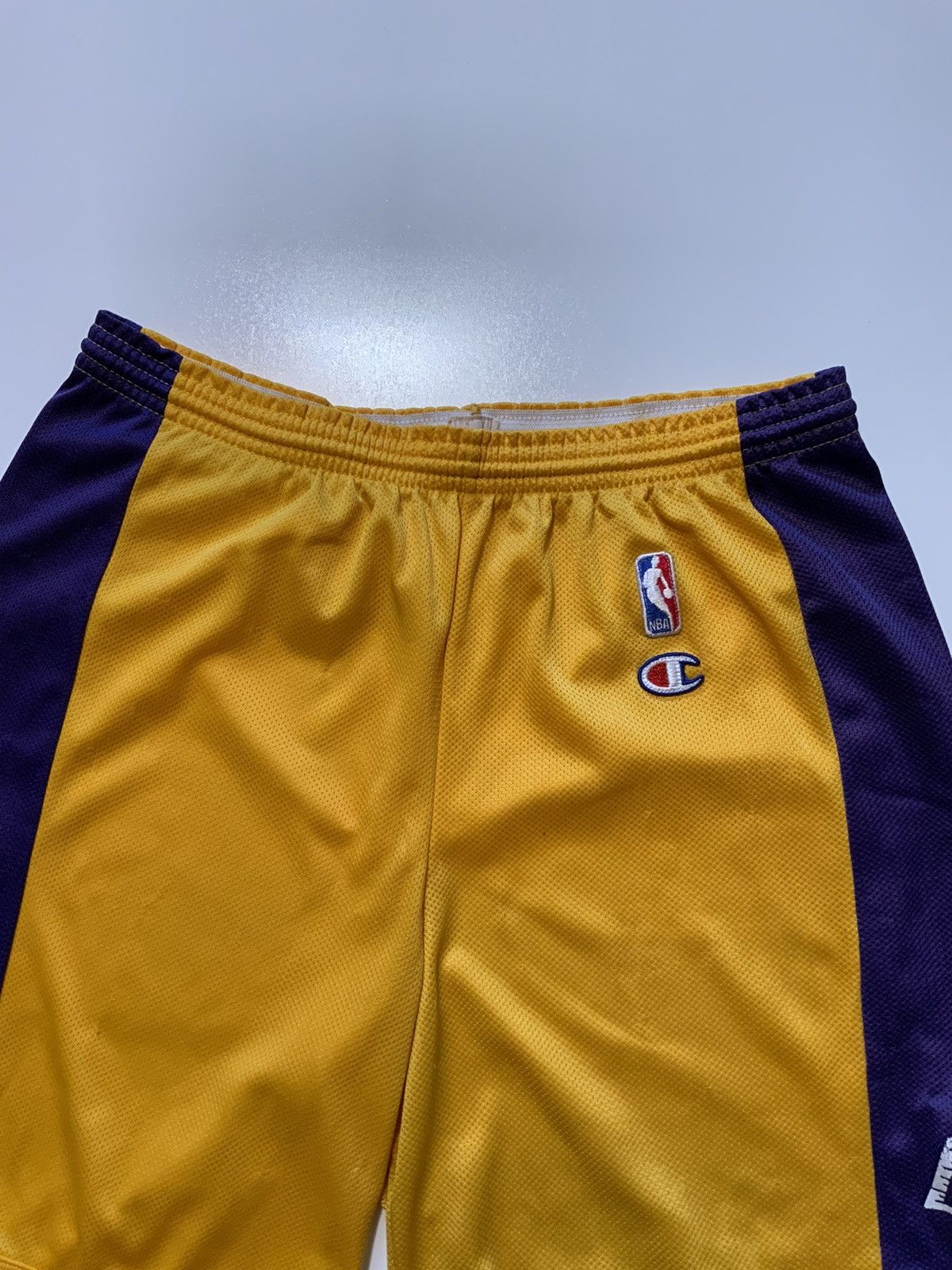 Champion × NBA × Vintage Vintage 90s Champion Los Angeles Lakers Basketball Shorts Size US 32 / EU 48 - 13 Thumbnail