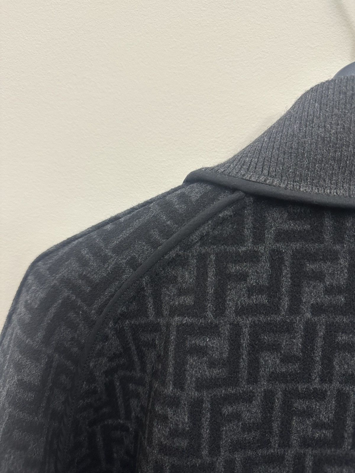 Fendi Fendi reversible logo wool oversized jacket M Size US M / EU 48-50 / 2 - 6 Thumbnail