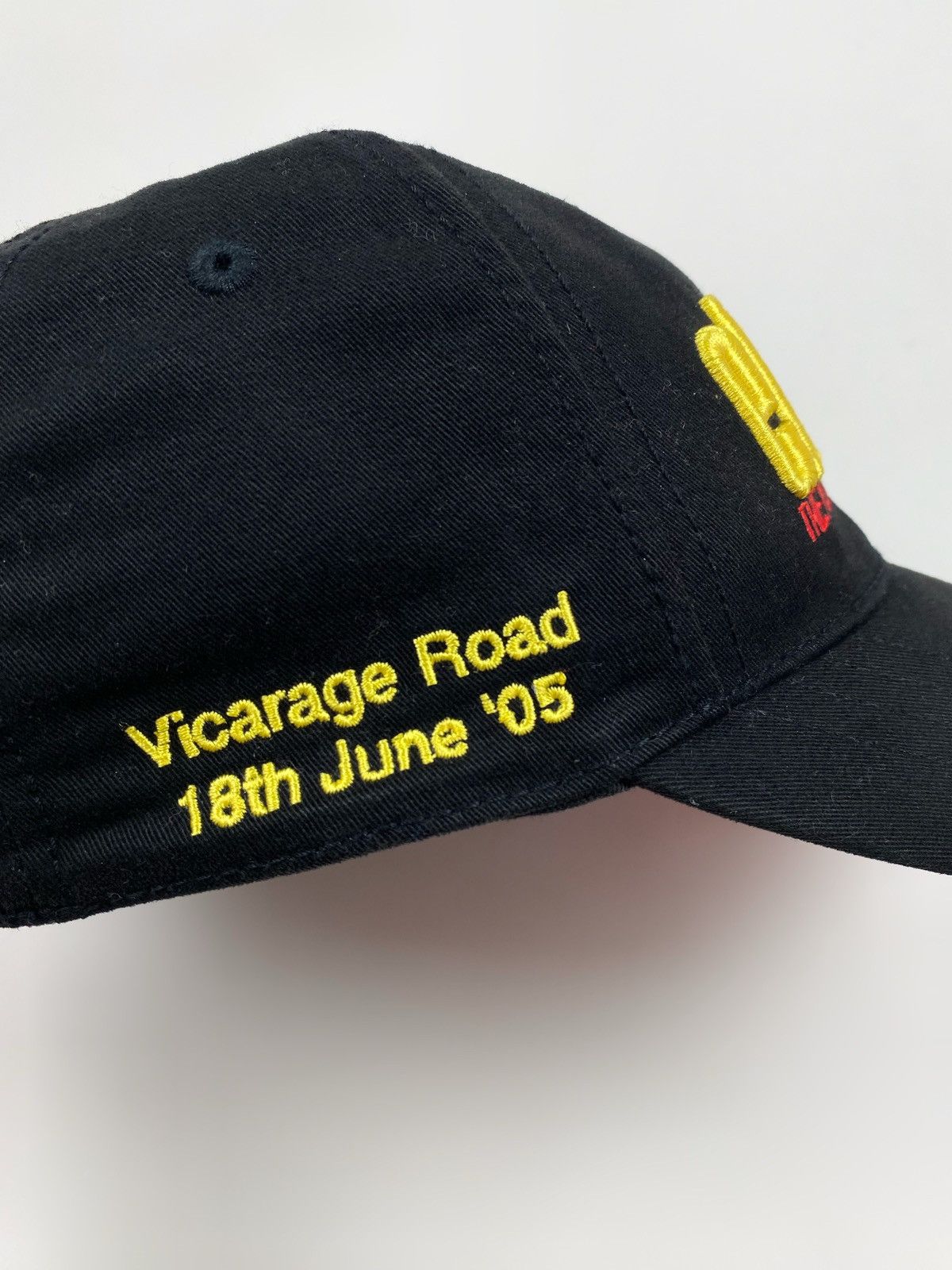 Band Tees 2005 Vintage Elton John The Red, Yellow & Black Piano Cap Size ONE SIZE - 4 Thumbnail