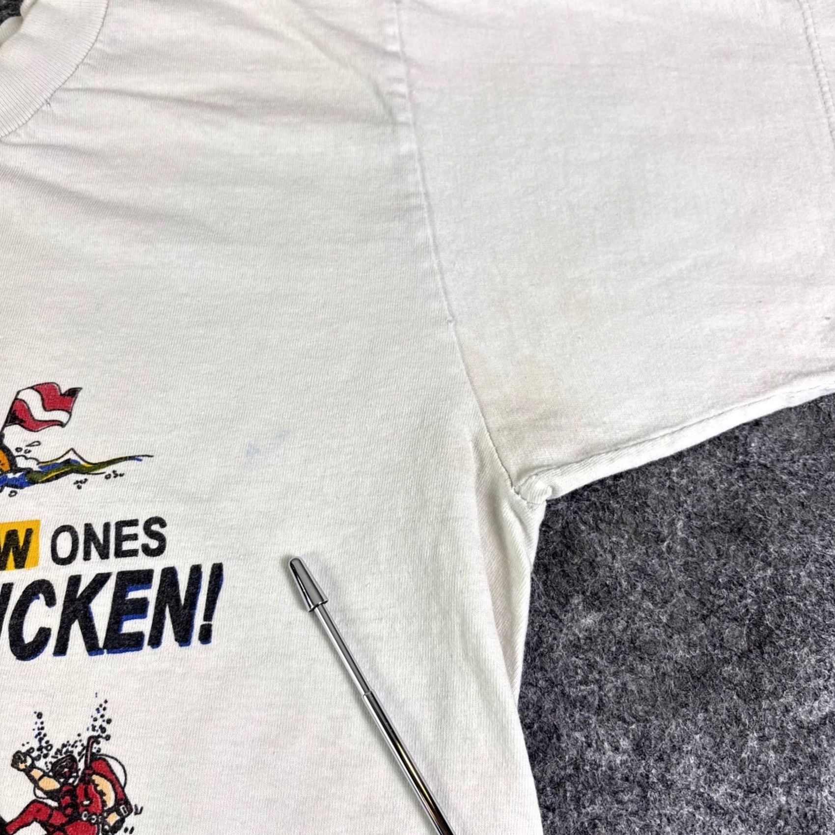 Vintage VINTAGE Cancun Mexico Shark Taste Like Chicken T-Shirt White Mens M 90s Size US M / EU 48-50 / 2 - 7 Thumbnail
