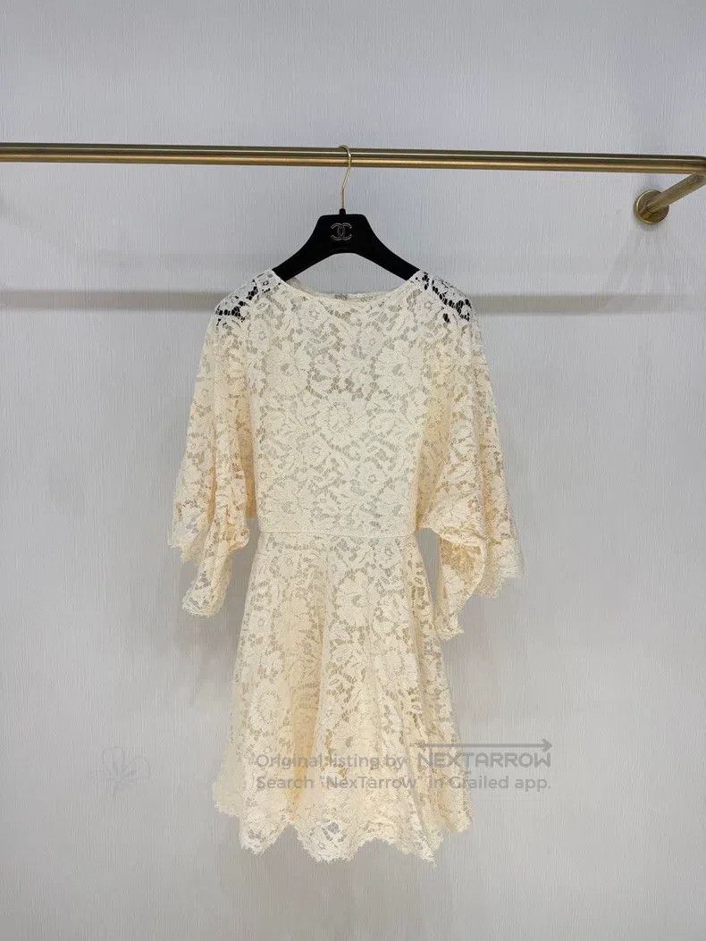 Valentino Valentino Lace heavy work dress Size XS / US 0-2 / IT 36-38 - 1 Thumbnail