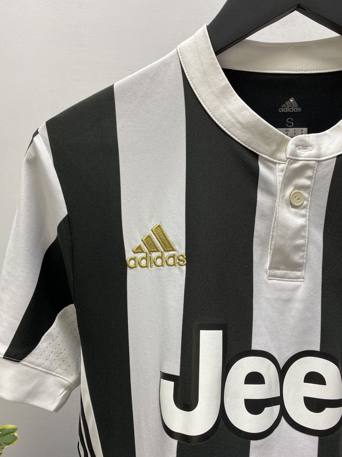 Adidas JUVENTUS ADIDAS 2017/2018 FOOTBALL HOME JERSEY AND SHORTS Size US S / EU 44-46 / 1 - 9 Thumbnail