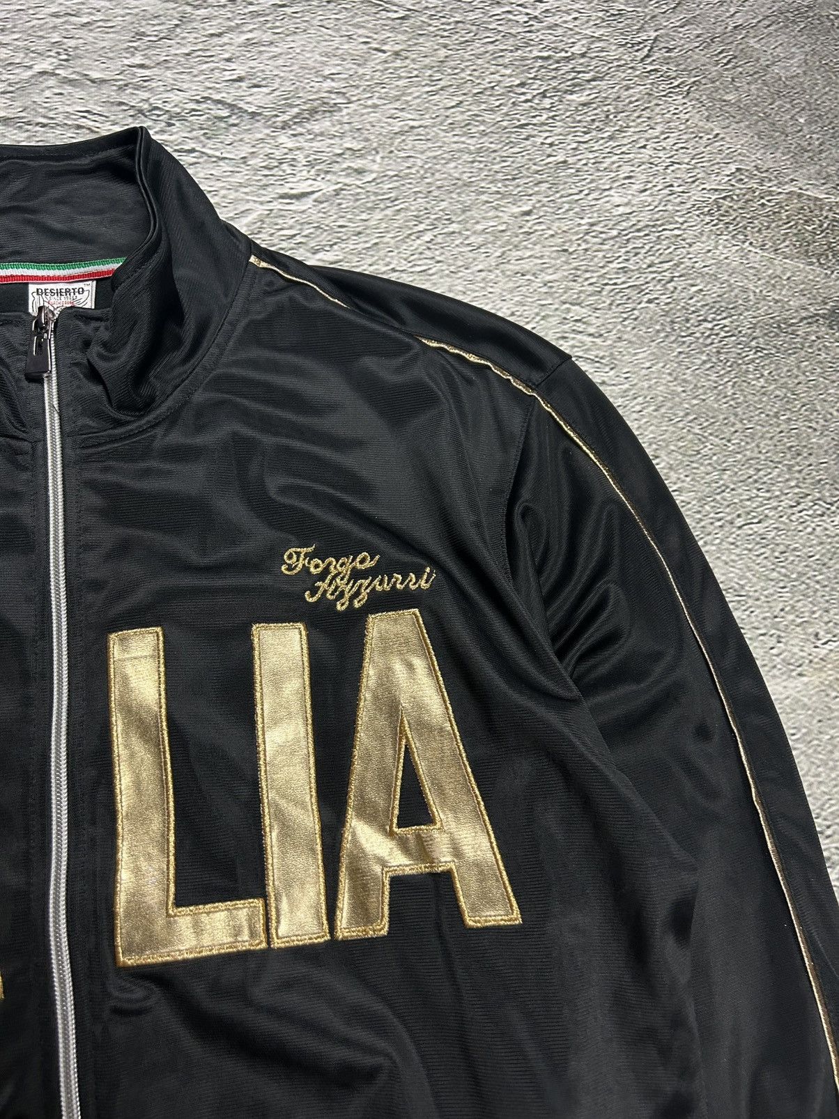 Other Italia zip sweatshirt vintage Y2K big logo black gold Italy Size US L / EU 52-54 / 3 - 2 Thumbnail