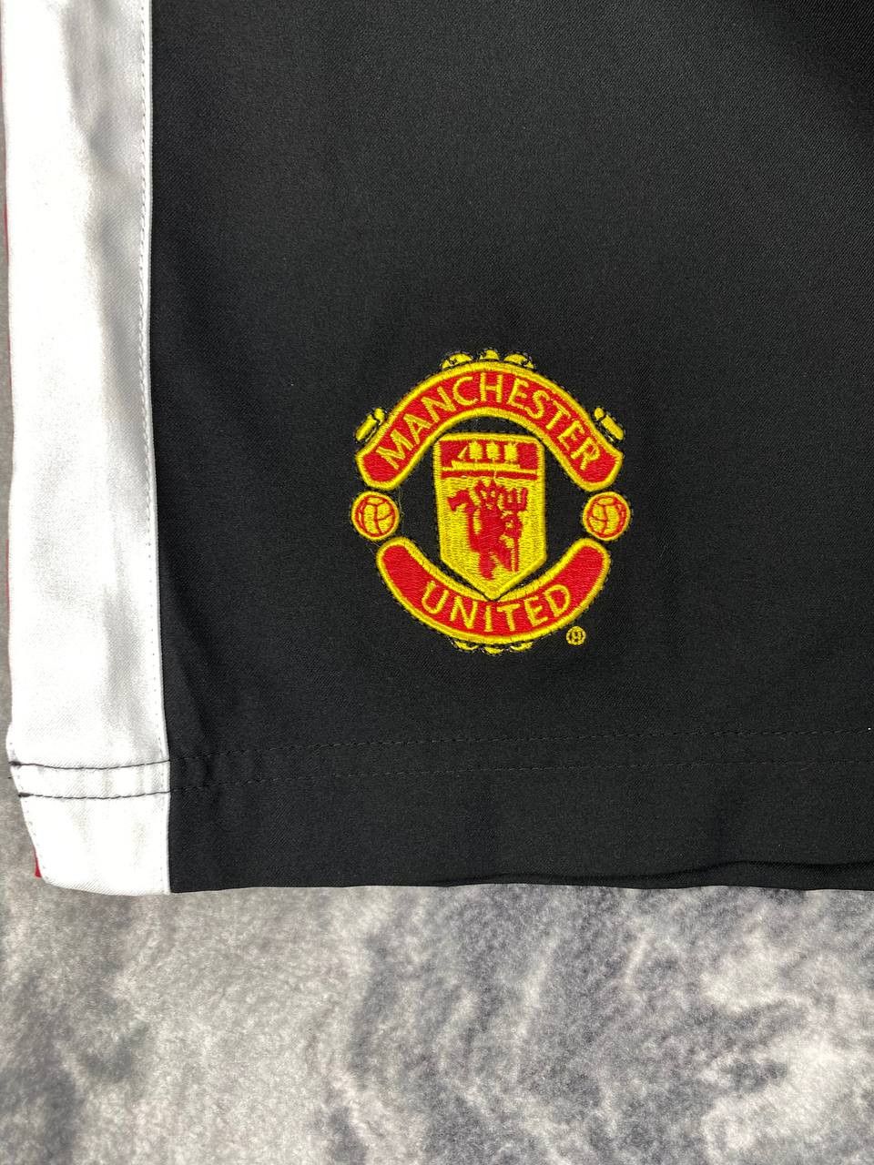 Nike Vintage Nike Manchester United Football Shorts Men Size M Size US 33 - 5 Thumbnail