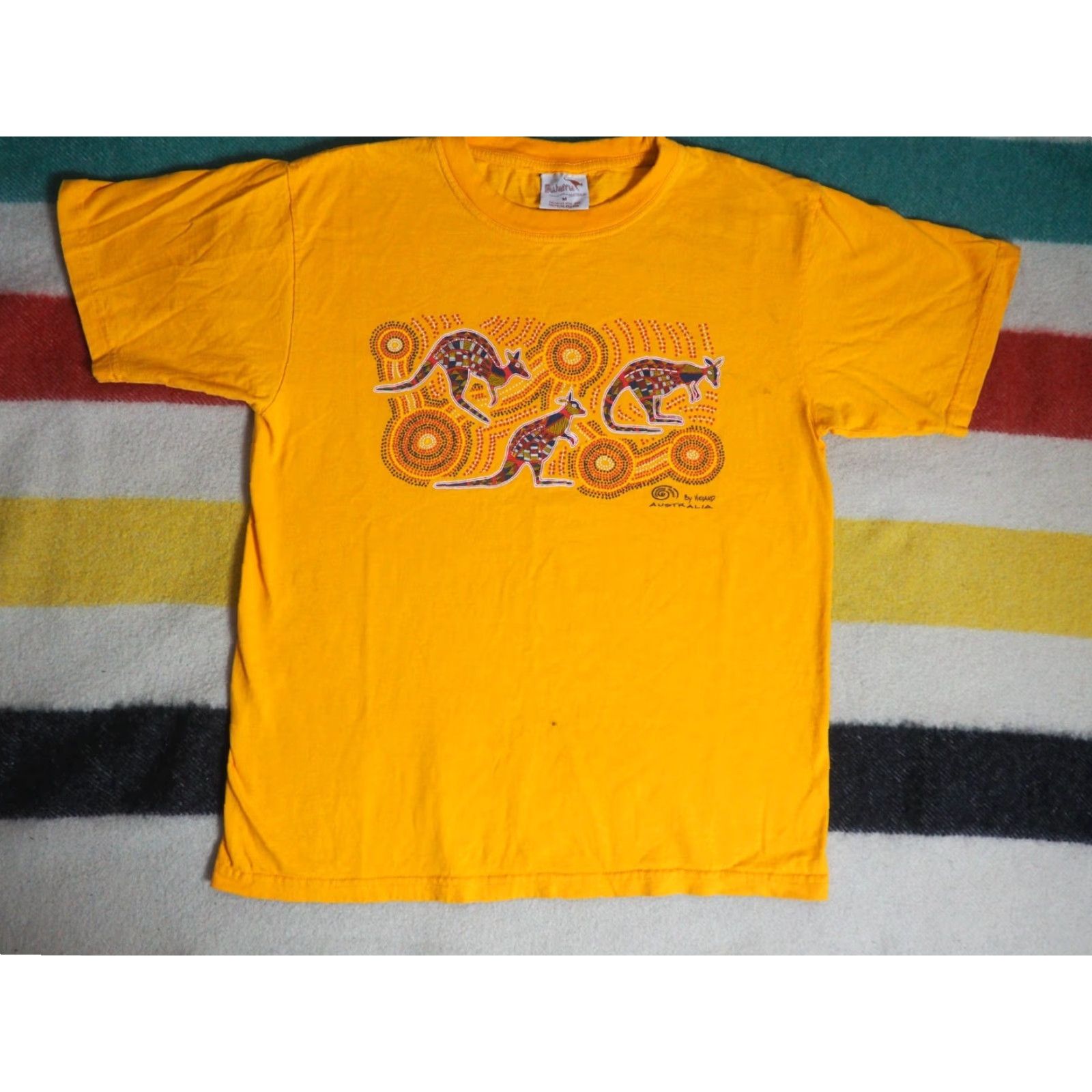 KangaROOS VINTAGE Bulurru Australian Kangaroo Art Yellow Tee T-Shirt M Mens 90s Kangaroo Graphic Print Short Sleeve Crew Neck Cotton Yellow XL? (Wait) Size US M / EU 48-50 / 2 - 2 Thumbnail