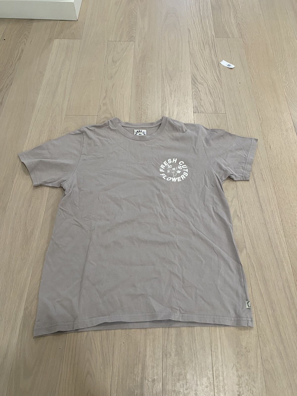 Designer Fresh Cut Flowers mens XL tshirt Size US XL / EU 56 / 4 - 1 Thumbnail