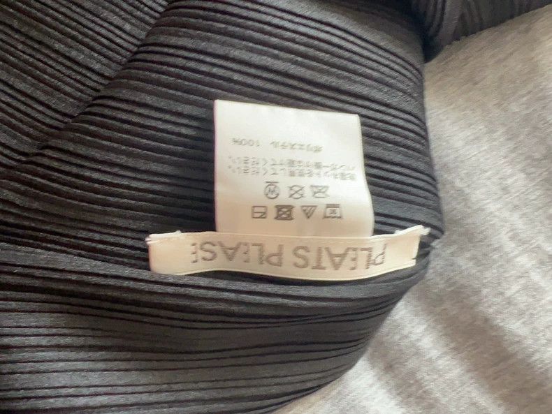 Issey Miyake Issey Miyake size:3 Black round top Size M / US 6-8 / IT 42-44 - 2 Thumbnail
