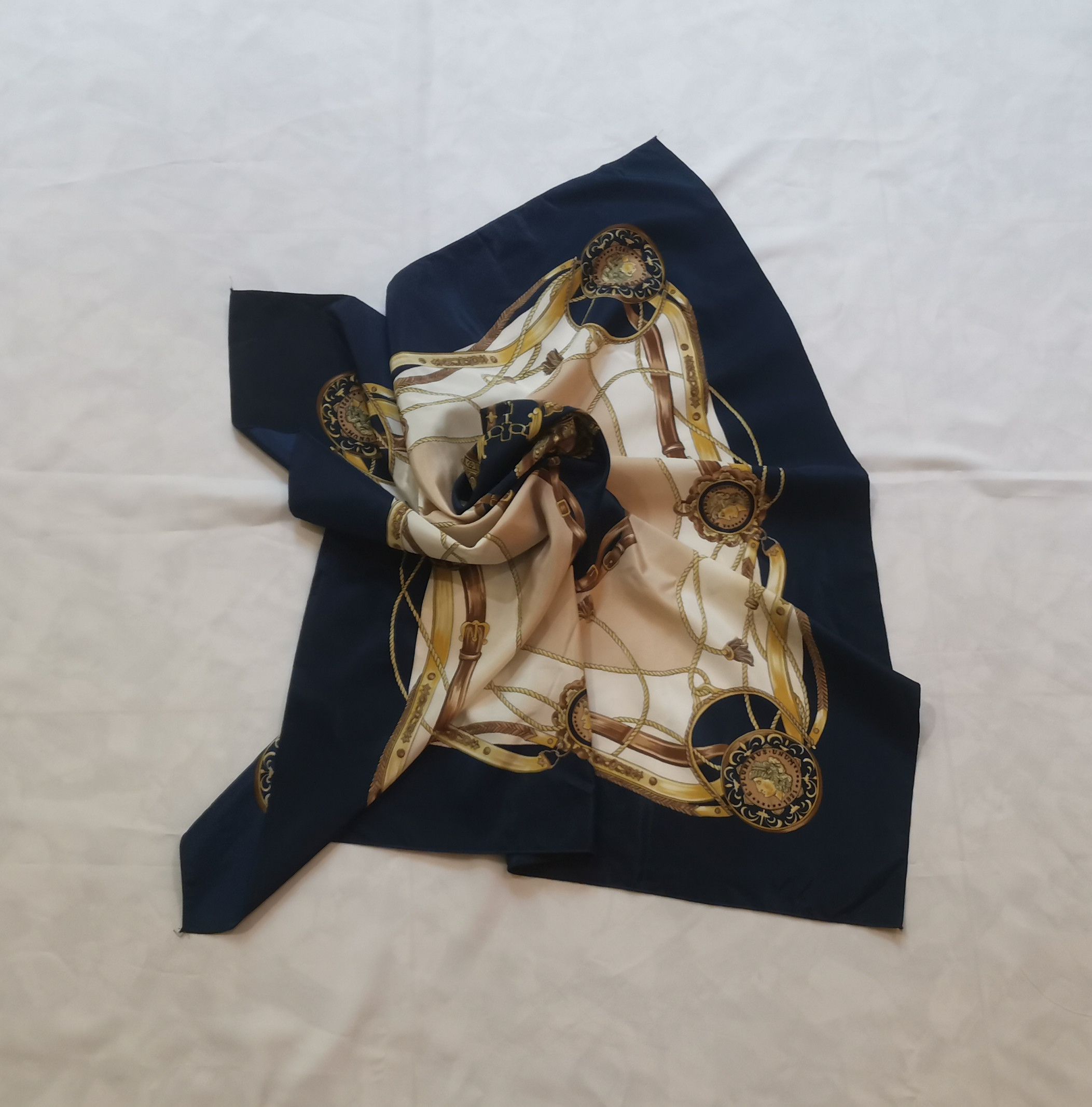 Vintage Rare vintage luxury scarves nice design Size ONE SIZE - 3 Thumbnail