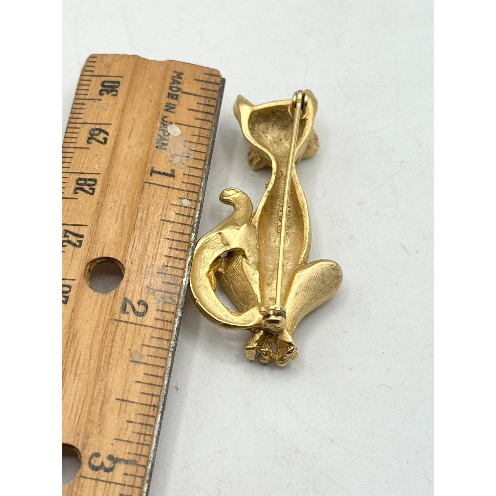 Vintage BSK floral gold tone figural cat kitten brooch pin Size ONE SIZE - 4 Thumbnail