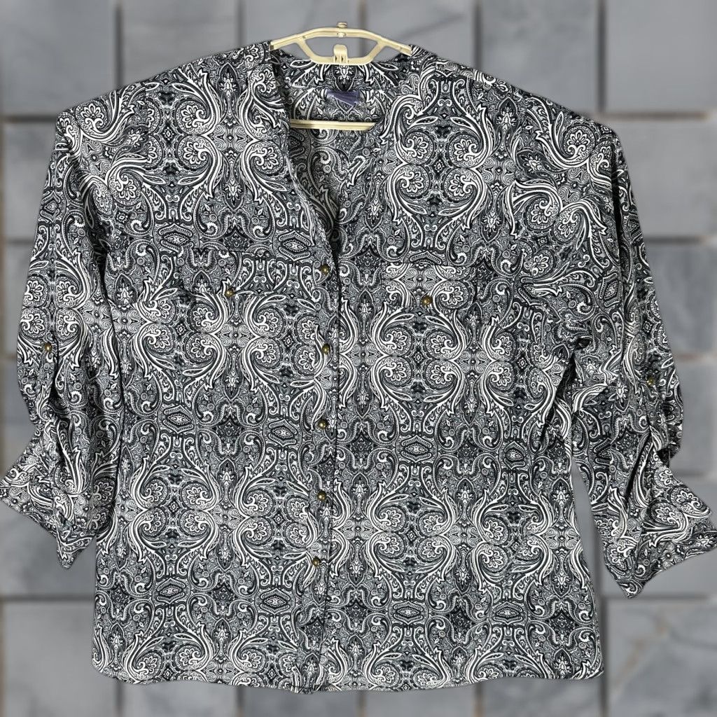 Vintage VINTAGE? No. Laura Scott Blouse Plus 2X Gray Paisley Button Up Boho Bohemian Office Shirt Womens Size XXL / US 16-18 / IT 52-54 - 1 Thumbnail