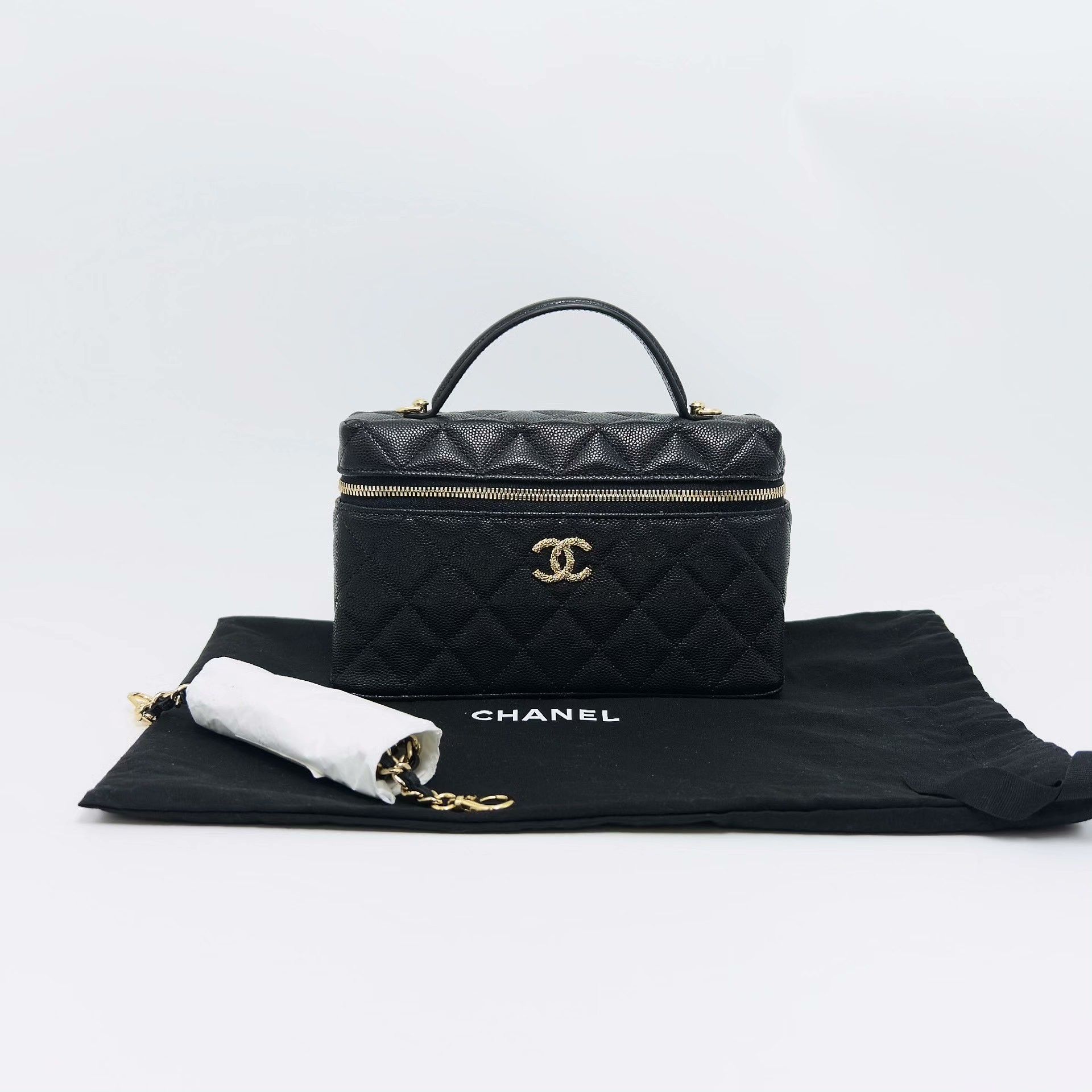 Chanel Pre-loved Bag Very good condition Size ONE SIZE - 1 Thumbnail