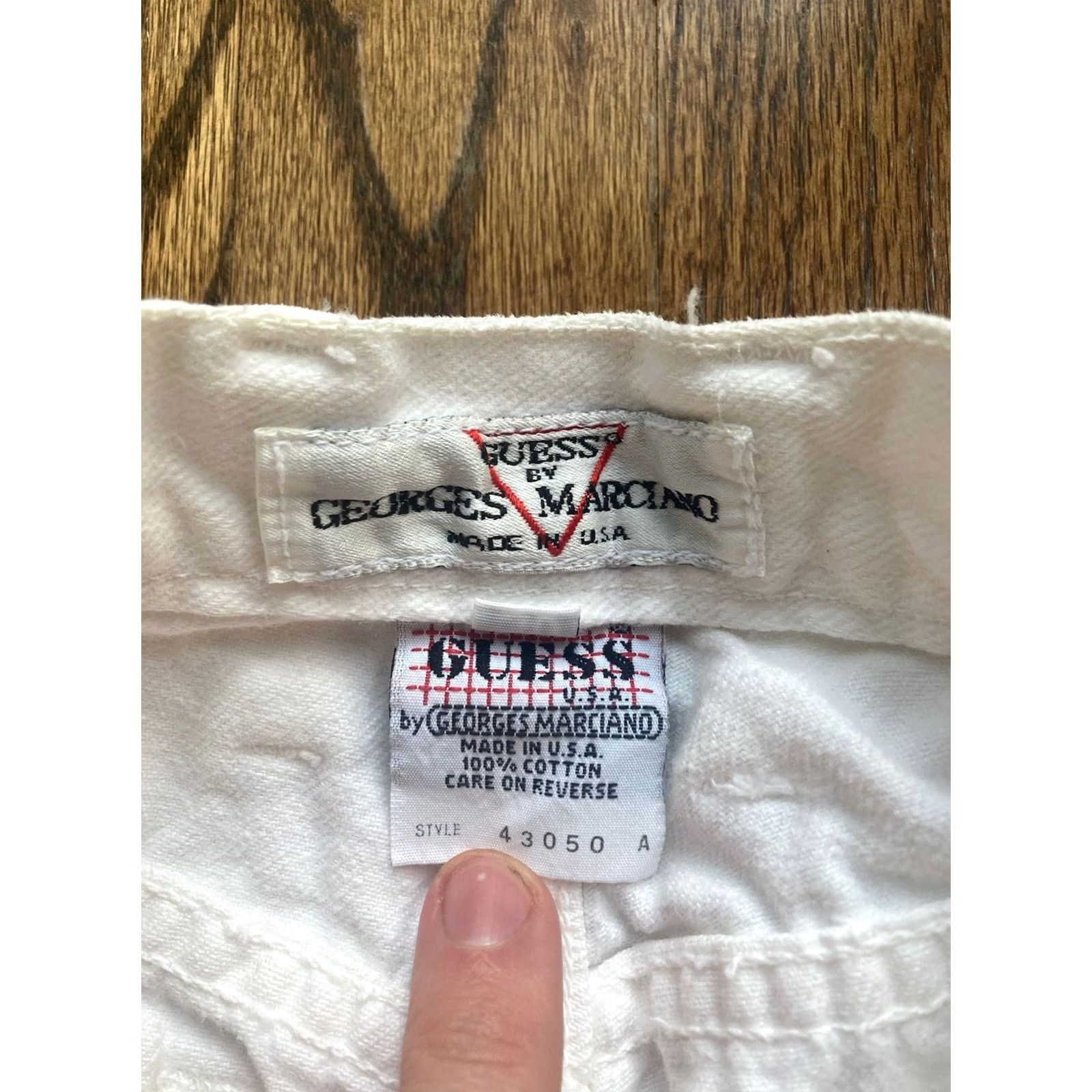 Guess VINTAGE Guess Jeans Womens 30 (fits 26x28) White Taper Triangle Patch USA 43050A Size 30" / US 8 / IT 44 - 7 Thumbnail