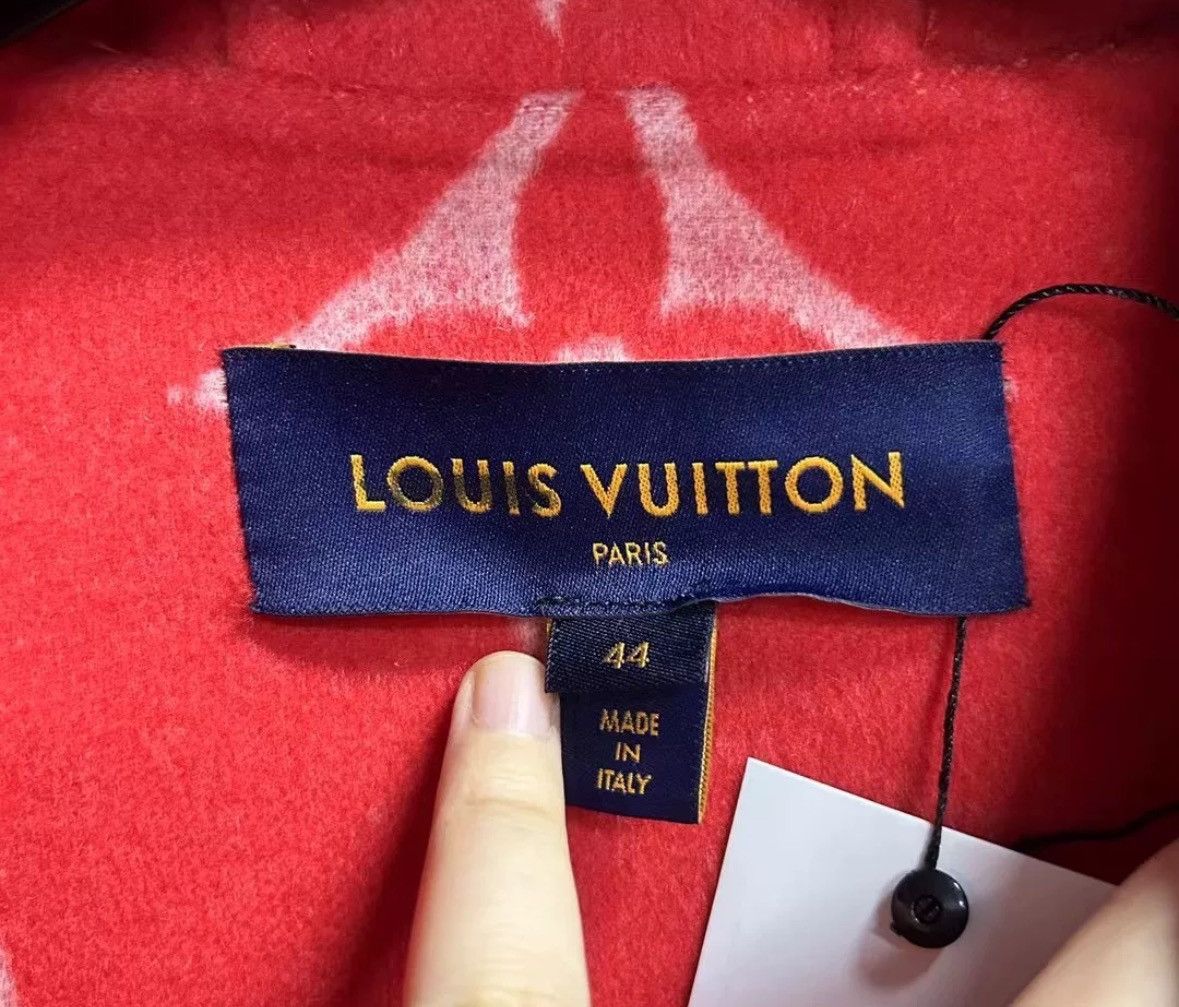 Louis Vuitton Louis Vuitton's latest red wool lined coat jacket jacket Size US S / EU 44-46 / 1 - 4 Thumbnail
