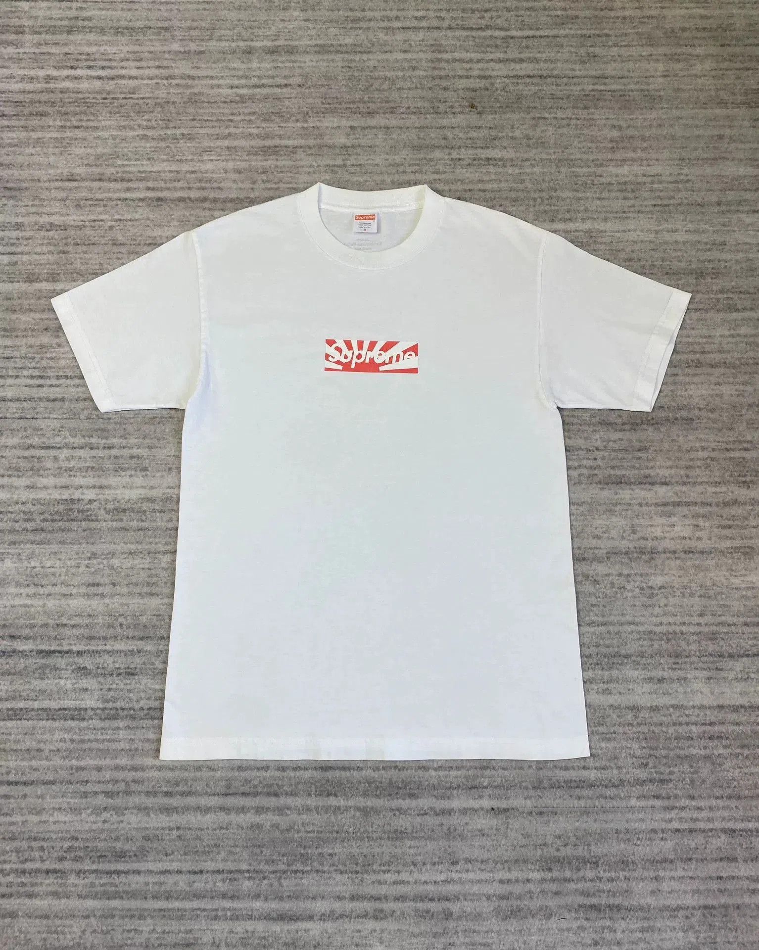 Supreme supreme japan relief box logo tee. Size US M / EU 48-50 / 2 - 1 Thumbnail