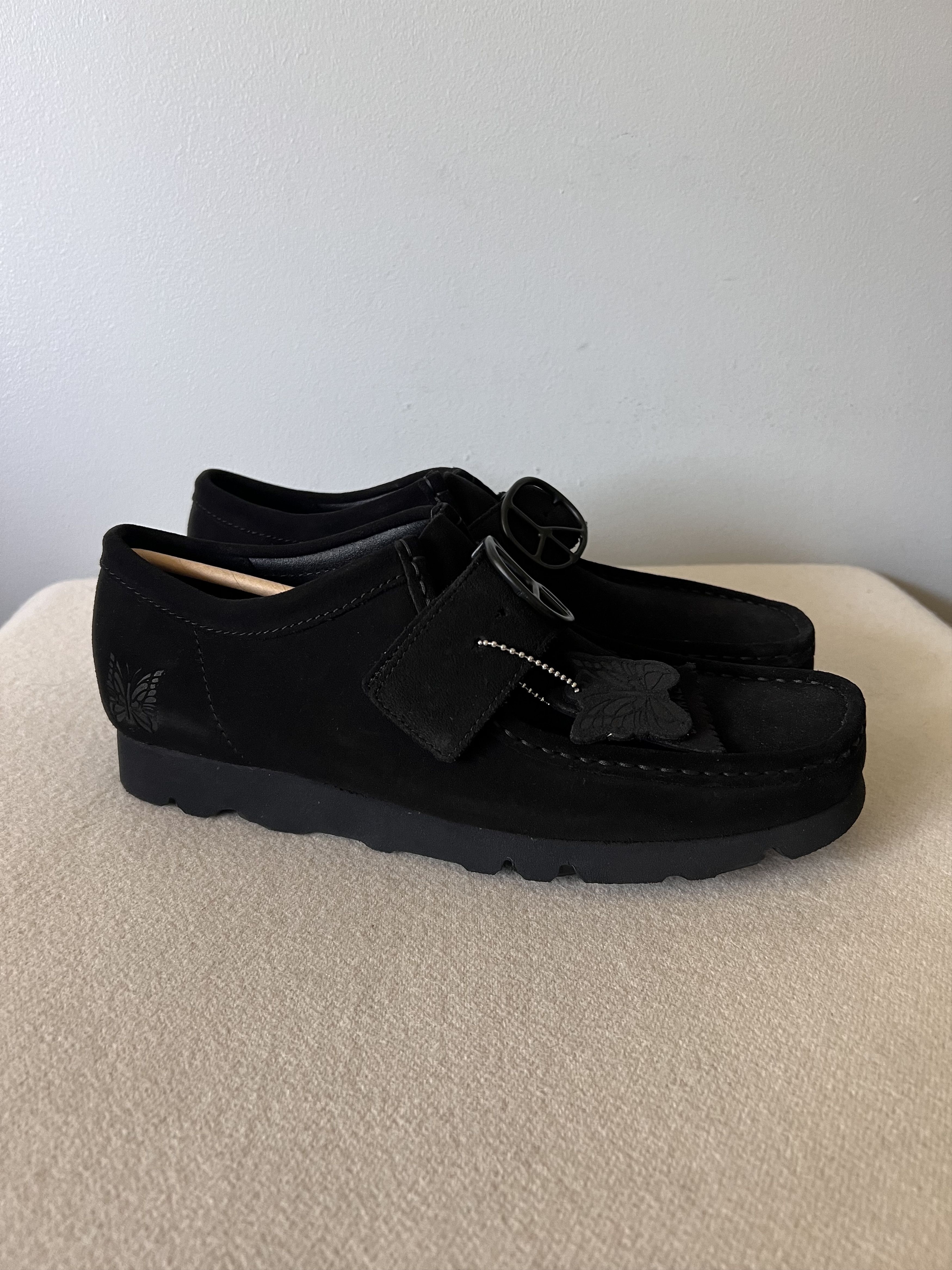 Needles Needles Clarks Walla Lo in Black Suede Size US 12 / EU 45 - 1 Thumbnail