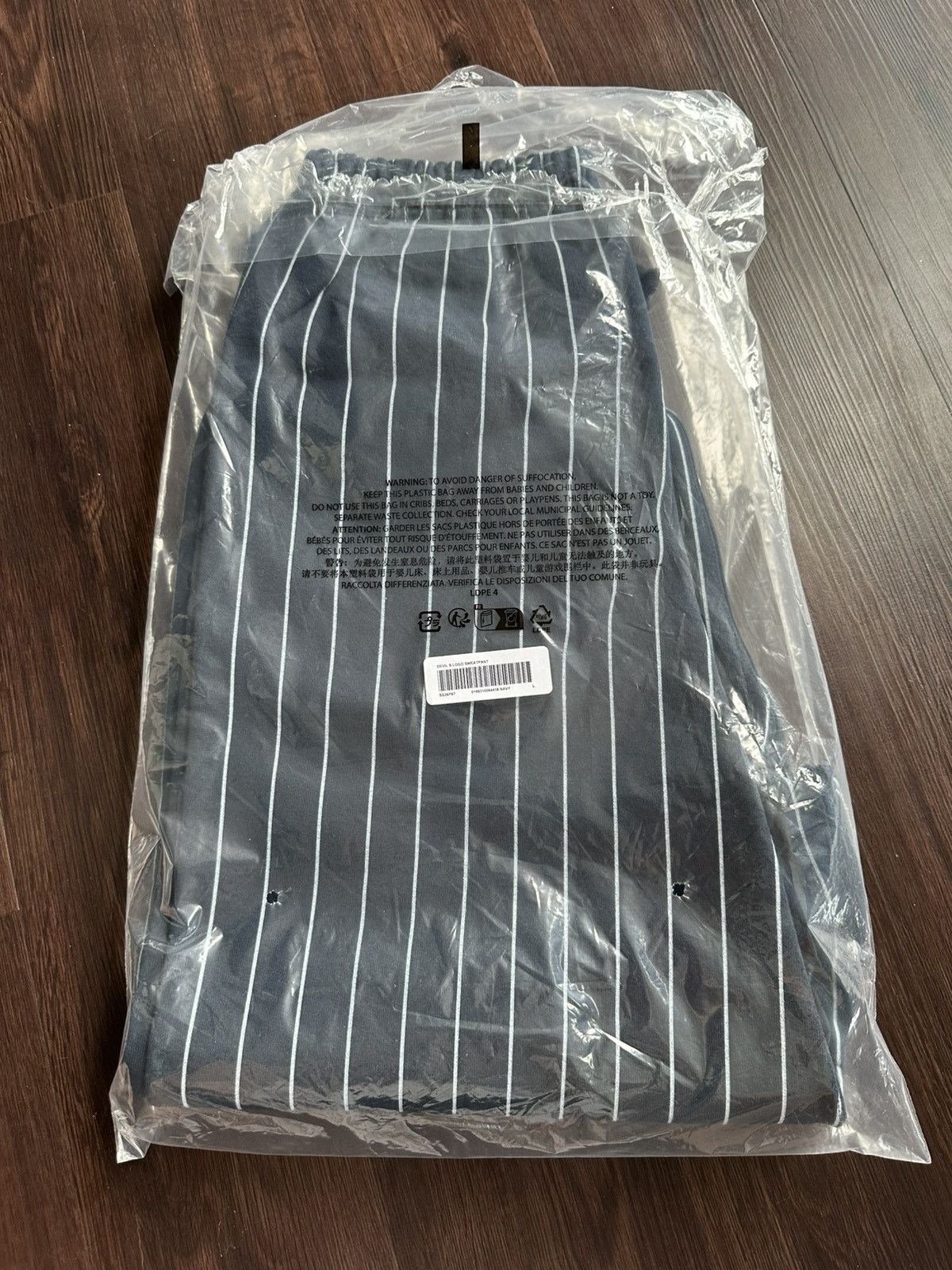 Supreme Supreme Devil S Logo Pinstripe Sweatpants Size Large Size US 34 / EU 50 - 17 Thumbnail