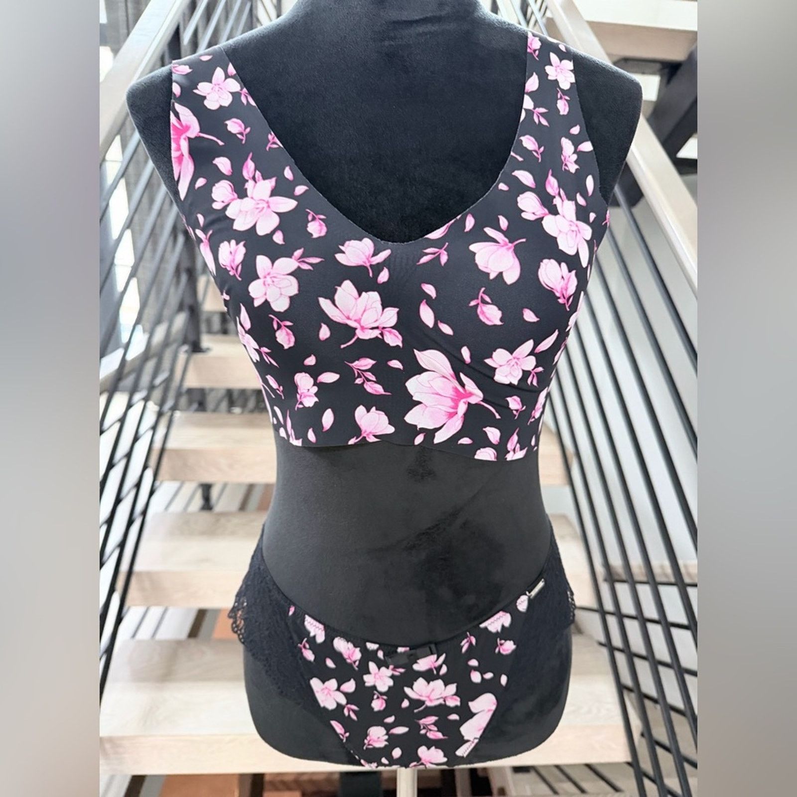 la Vie en Rose Black Floral V-Neck Bra with Pink Flowers and Panties set S Size ONE SIZE - 5 Thumbnail