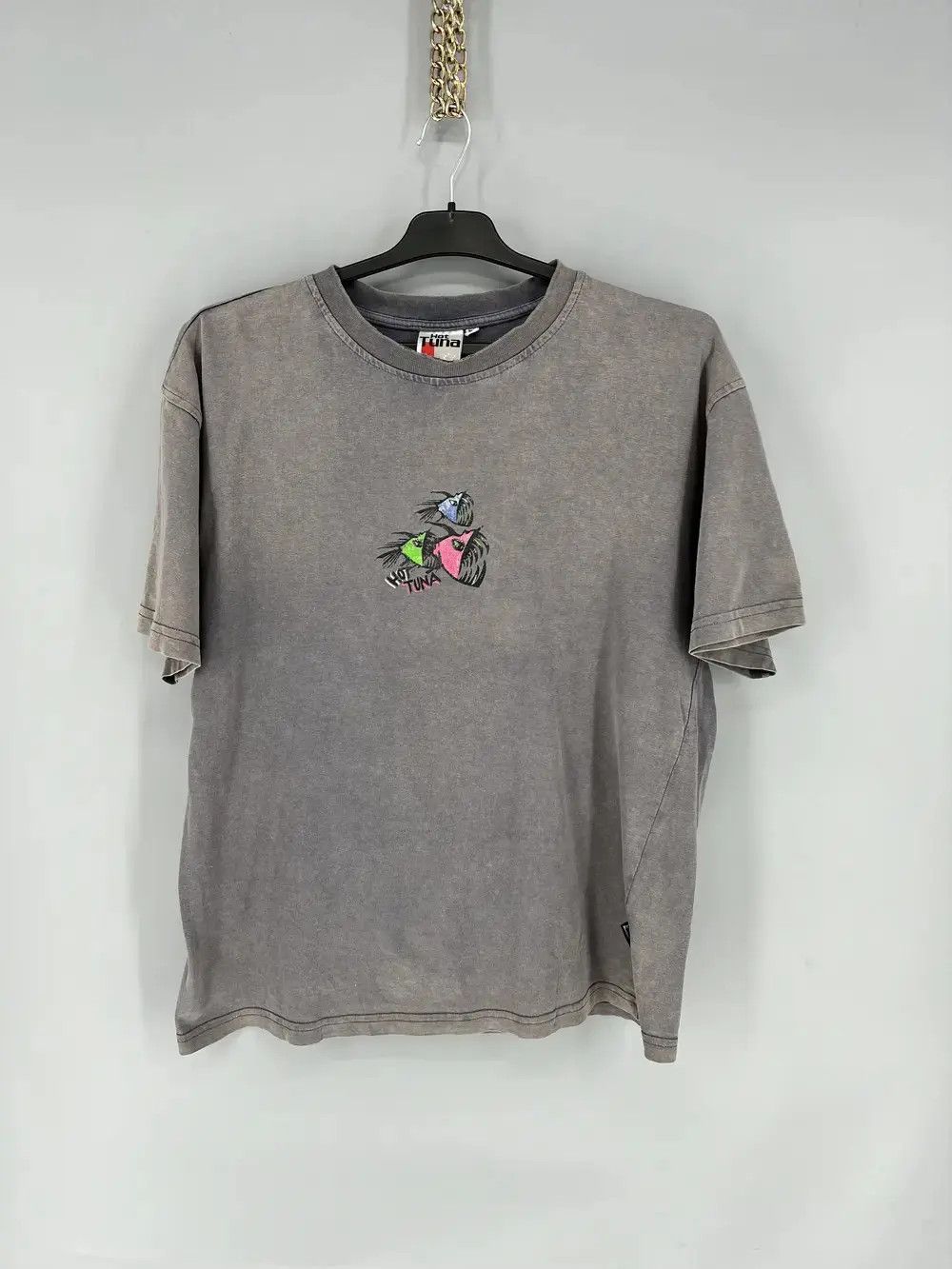 Band Tees Vintage 90s Hot Tuna USA Surfboarding Grey Faded TShirt Size US S / EU 44-46 / 1 - 1 Thumbnail