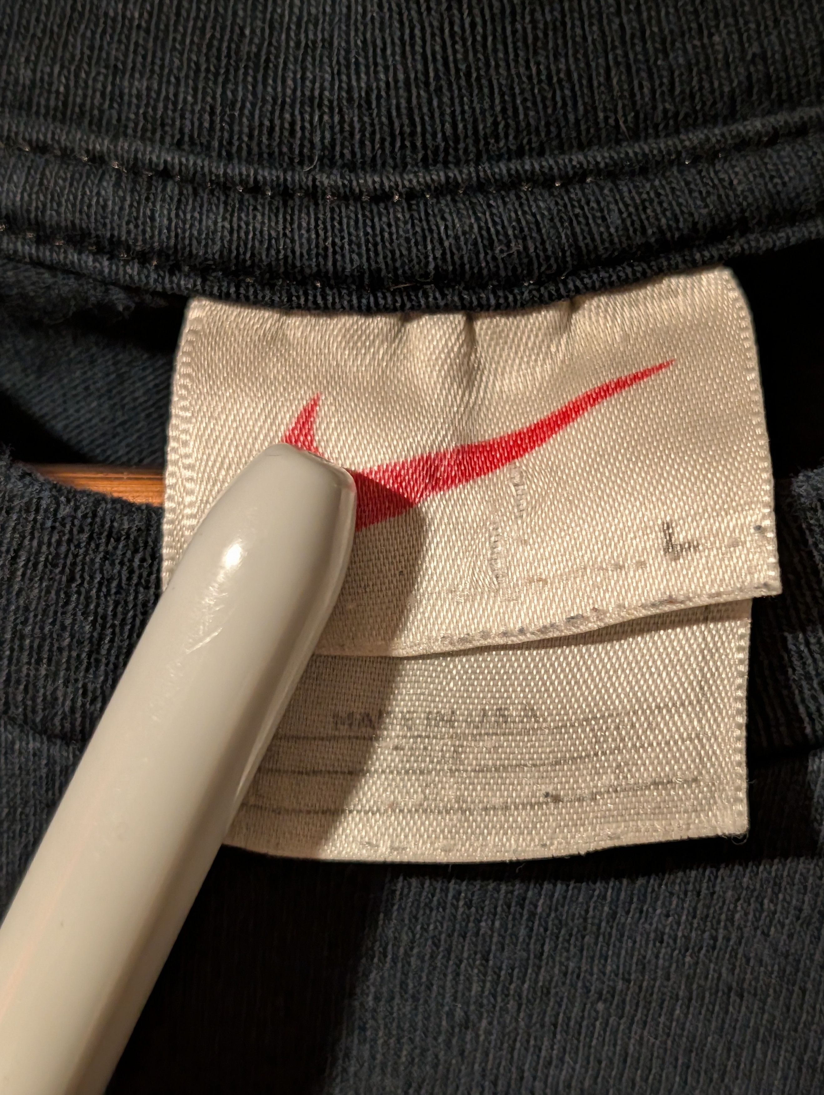 Nike VTG 90s Nike Mini Swoosh T-Shirt FADED Embroidered Logo USA Size US L / EU 52-54 / 3 - 3 Thumbnail