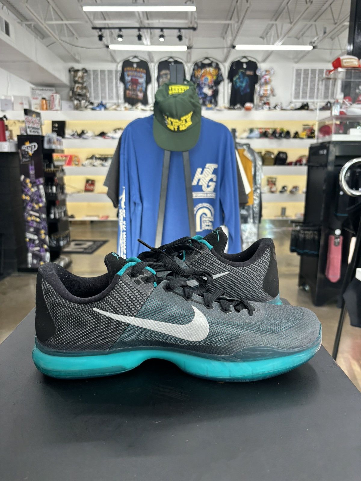 Nike Nike Kobe 10 Radiant Emerald Sz. 12.5 Size US 12.5 / EU 45-46 - 2 Thumbnail