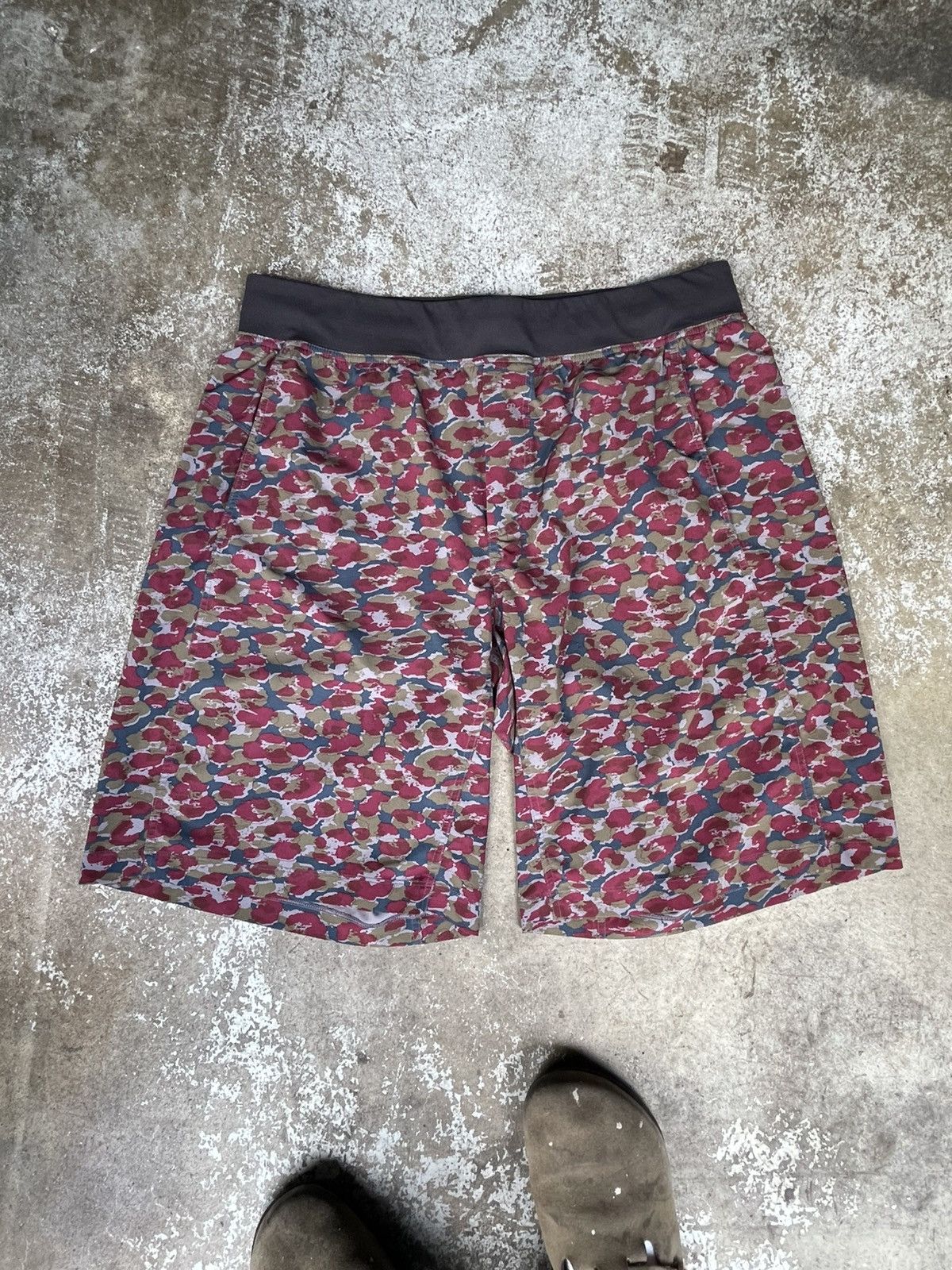 Lululemon Lululemon Performance Shorts Size US 36 / EU 52 - 1 Thumbnail