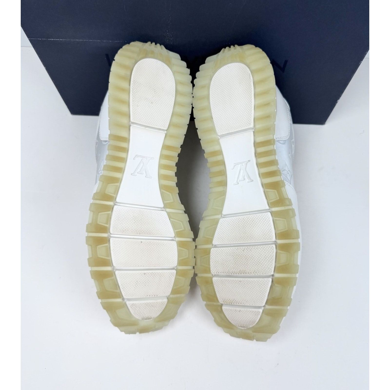Louis Vuitton Size 7LV/8US - Louis Vuitton Run Away Monogram Size US 8 / EU 41 - 7 Thumbnail