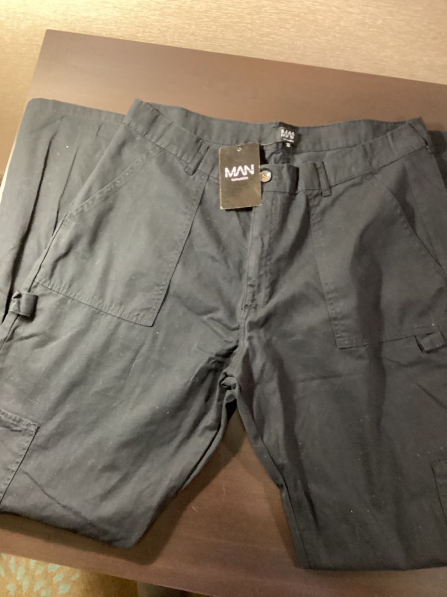 Other Boohoo Man NWT Men’s cargo pants Size 36 Black Size US 36 / EU 52 - 1 Thumbnail